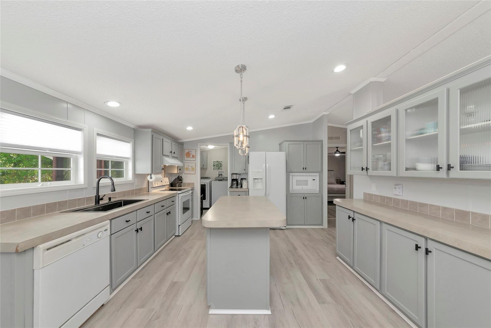 Listing photo id 6 for 32098 Singletary Road