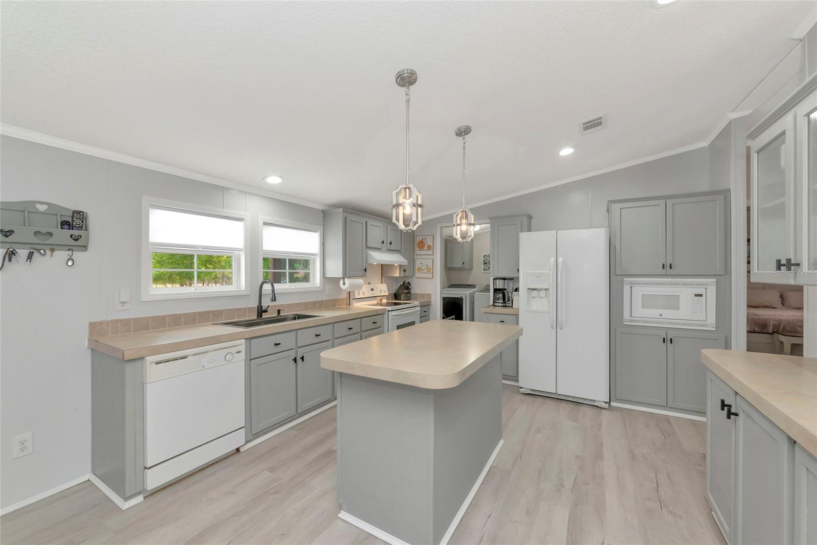 Listing photo id 7 for 32098 Singletary Road