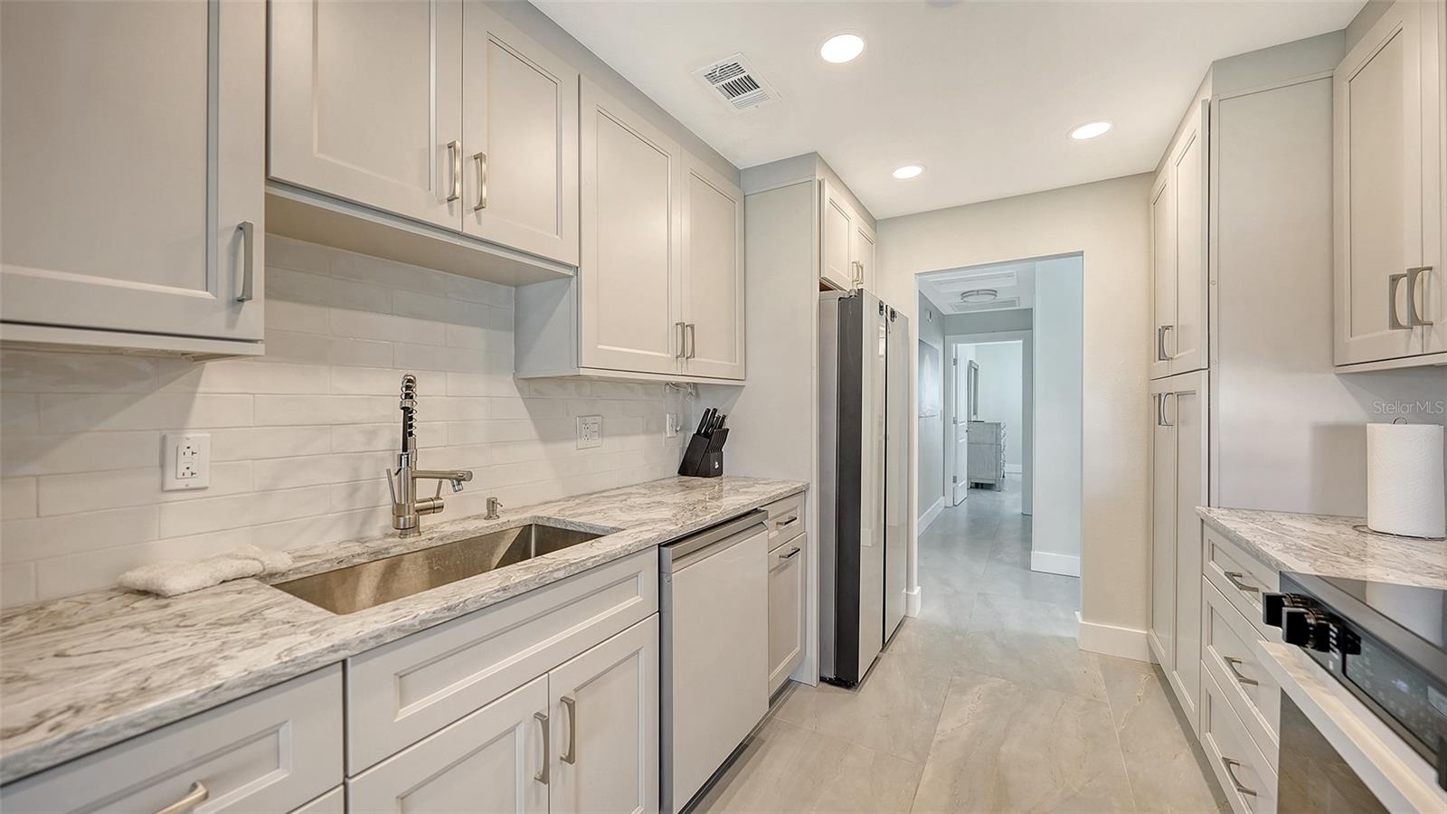 Image 18 of 61 For 131 Whispering Sands Circle V33