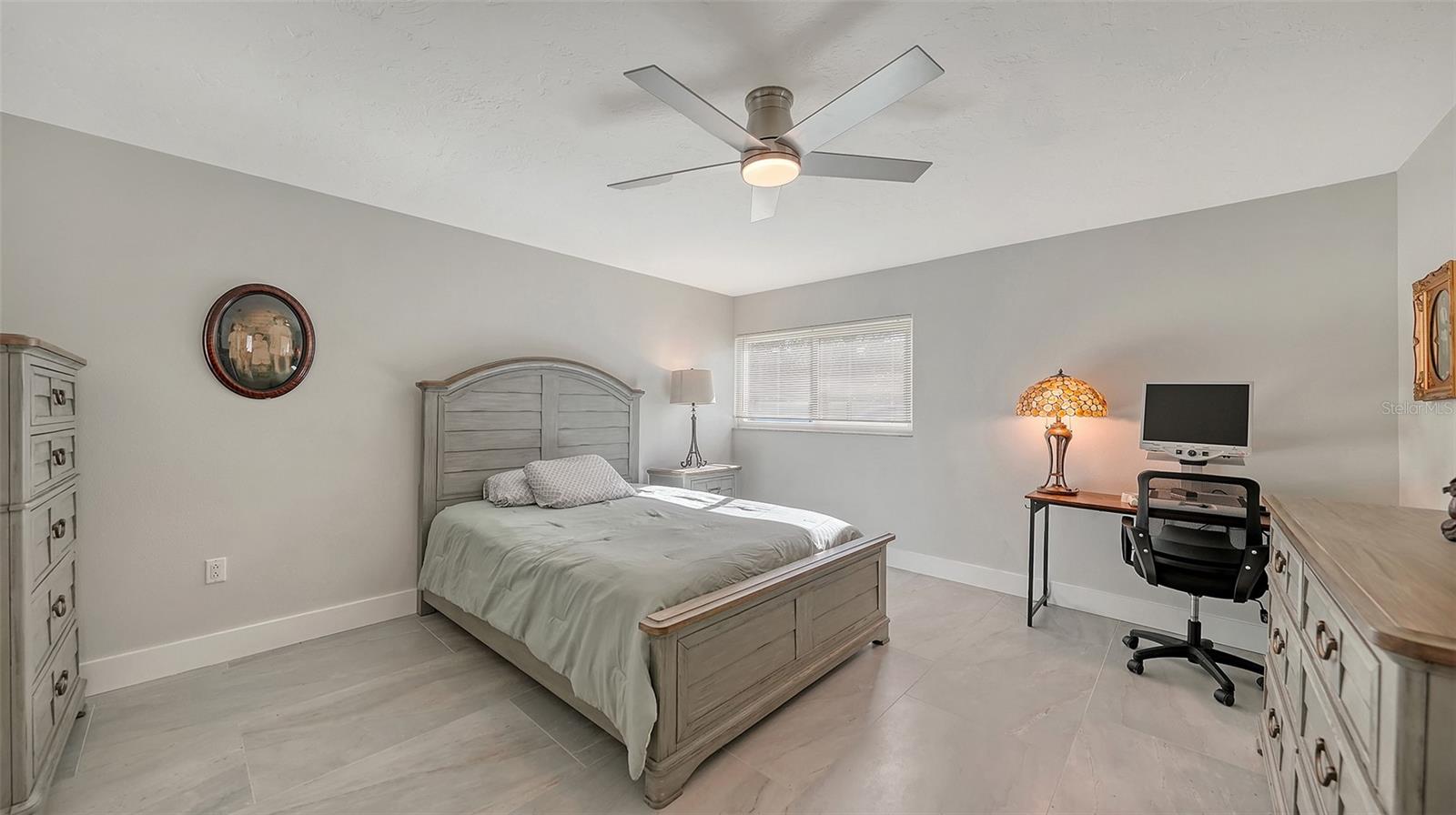 Image 21 of 61 For 131 Whispering Sands Circle V33