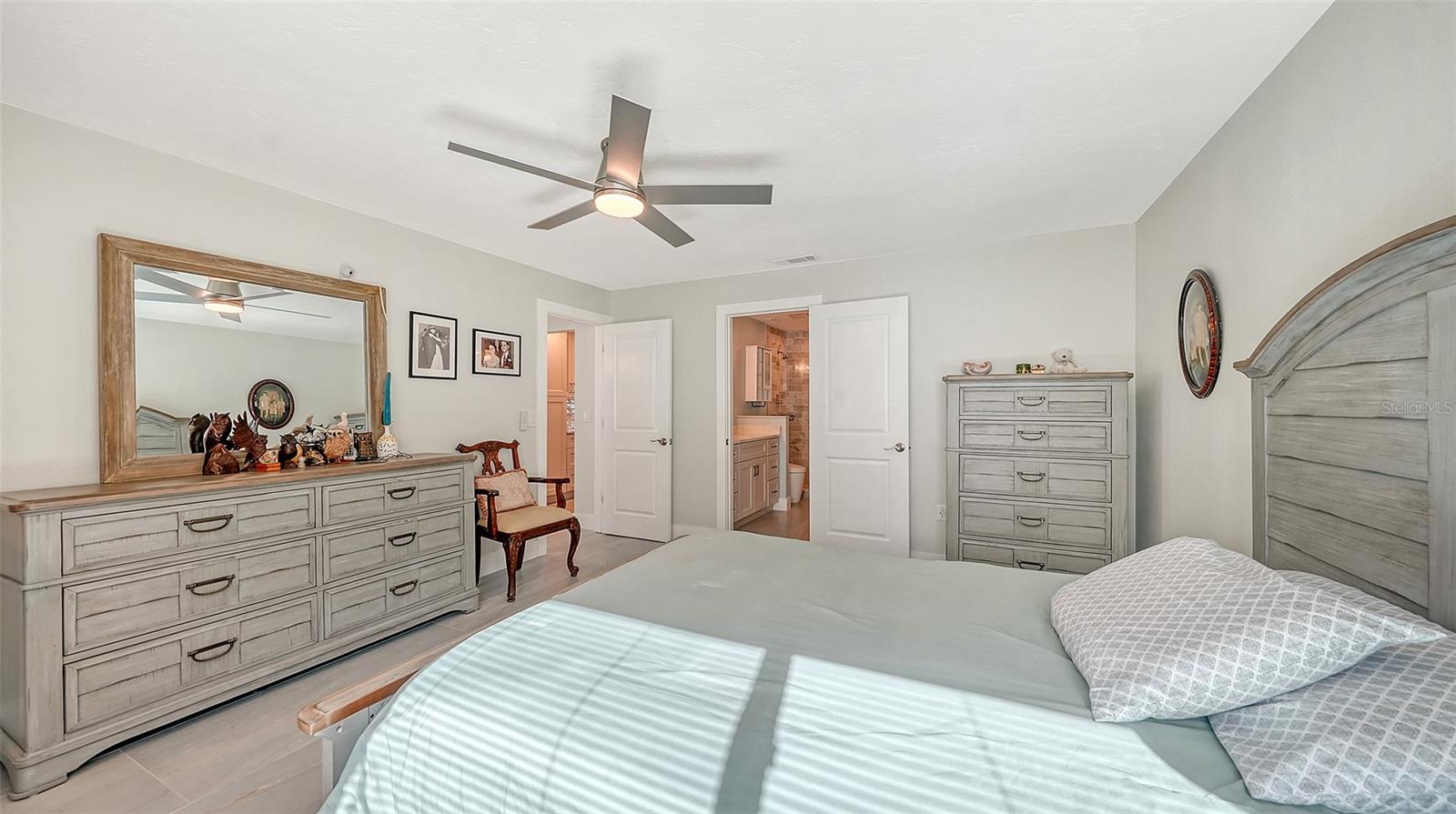 Image 24 of 61 For 131 Whispering Sands Circle V33