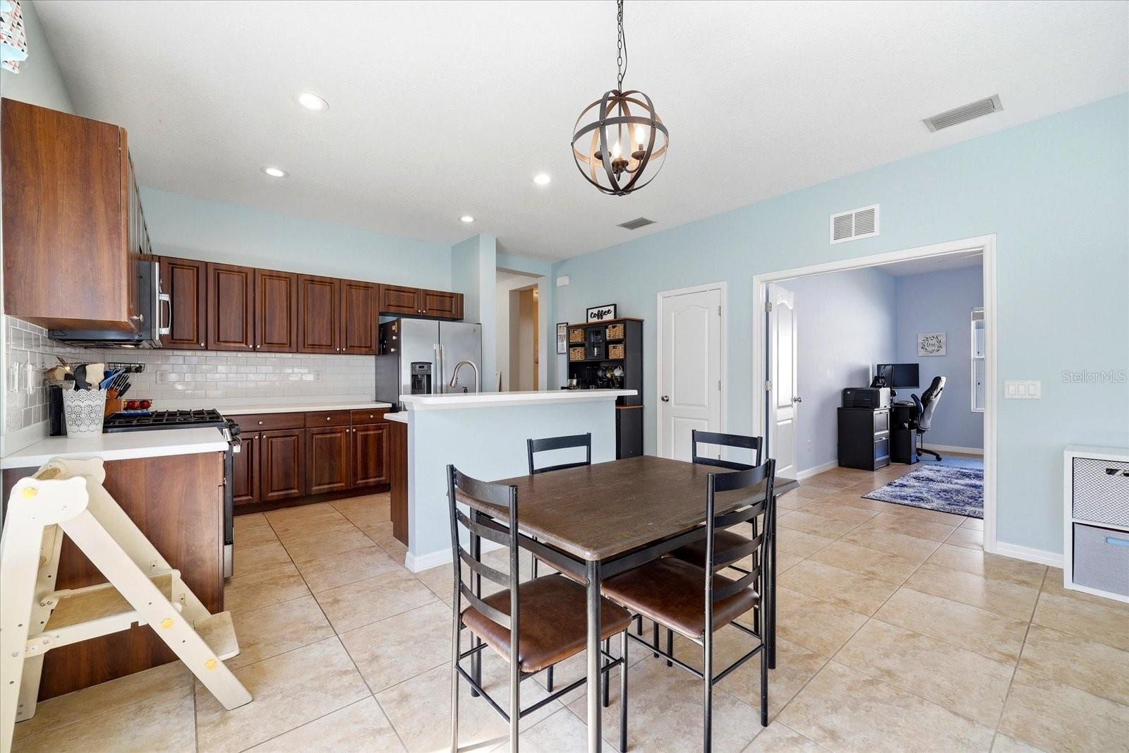 Image 14 of 44 For 4905 Boston Common Glen