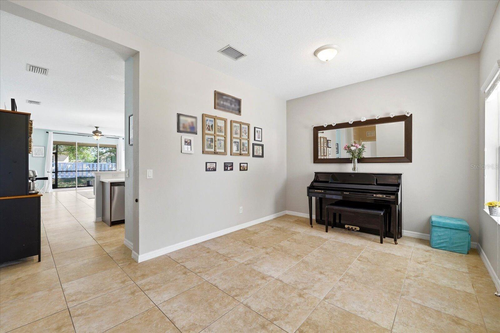 Image 7 of 44 For 4905 Boston Common Glen