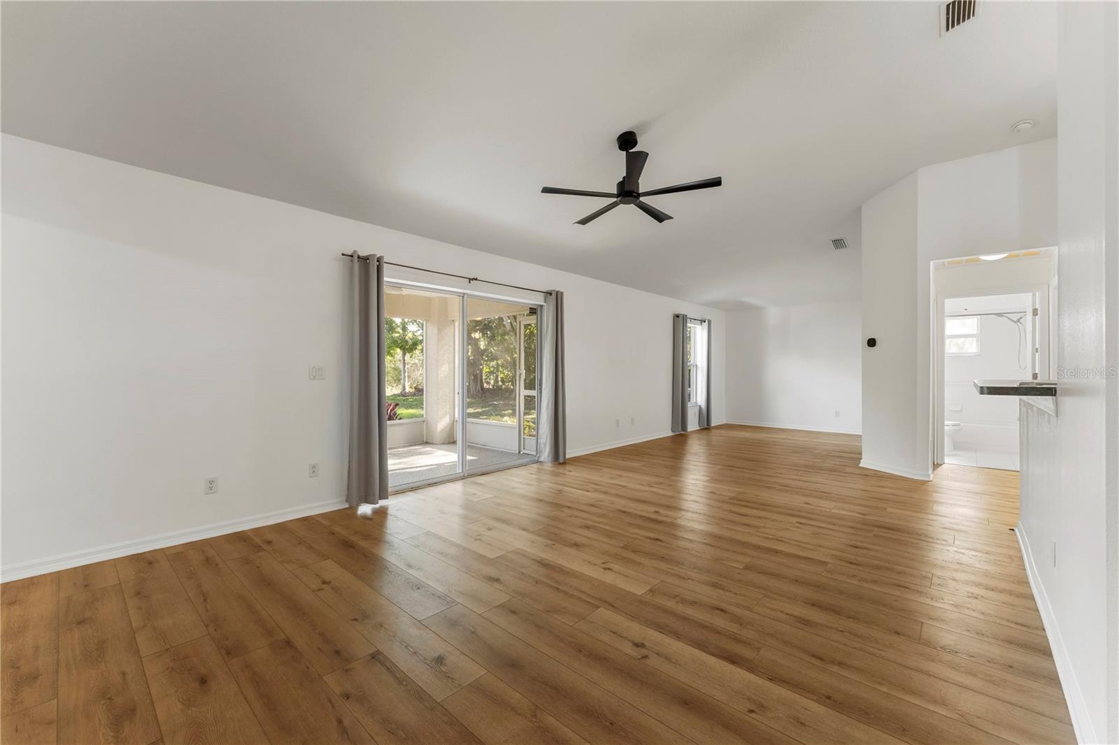 Image 11 of 39 For 6523 65th Avenue Drive E