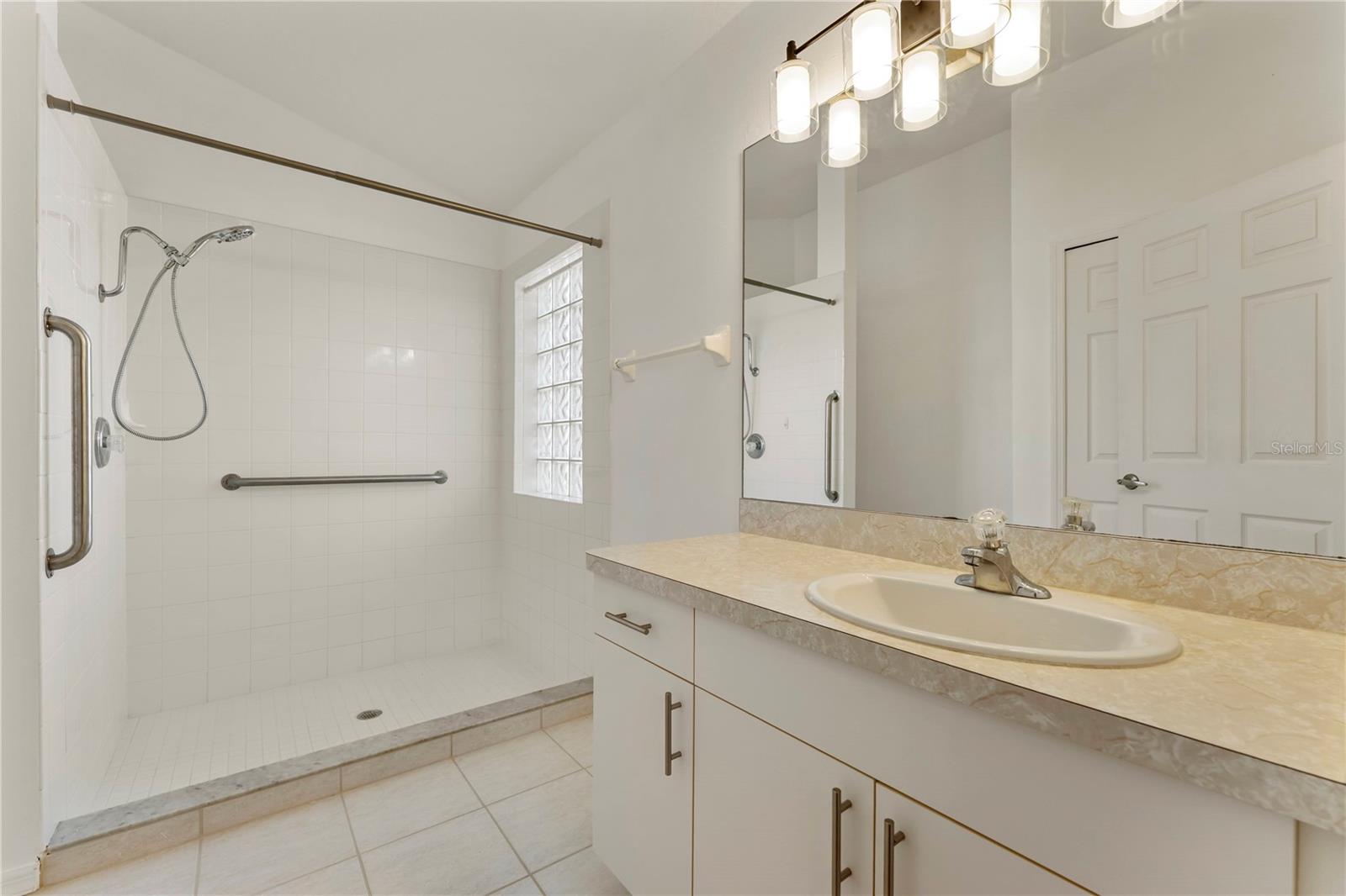 Image 19 of 39 For 6523 65th Avenue Drive E