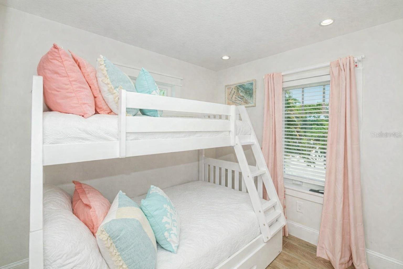 Image 30 of 49 For 332 Avenida De Mayo