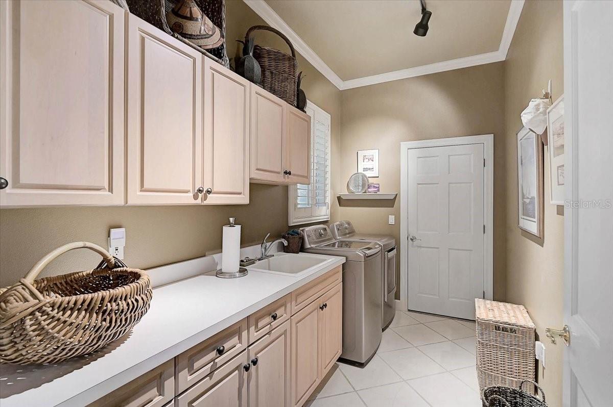 Image 36 of 52 For 448 Macewen Drive