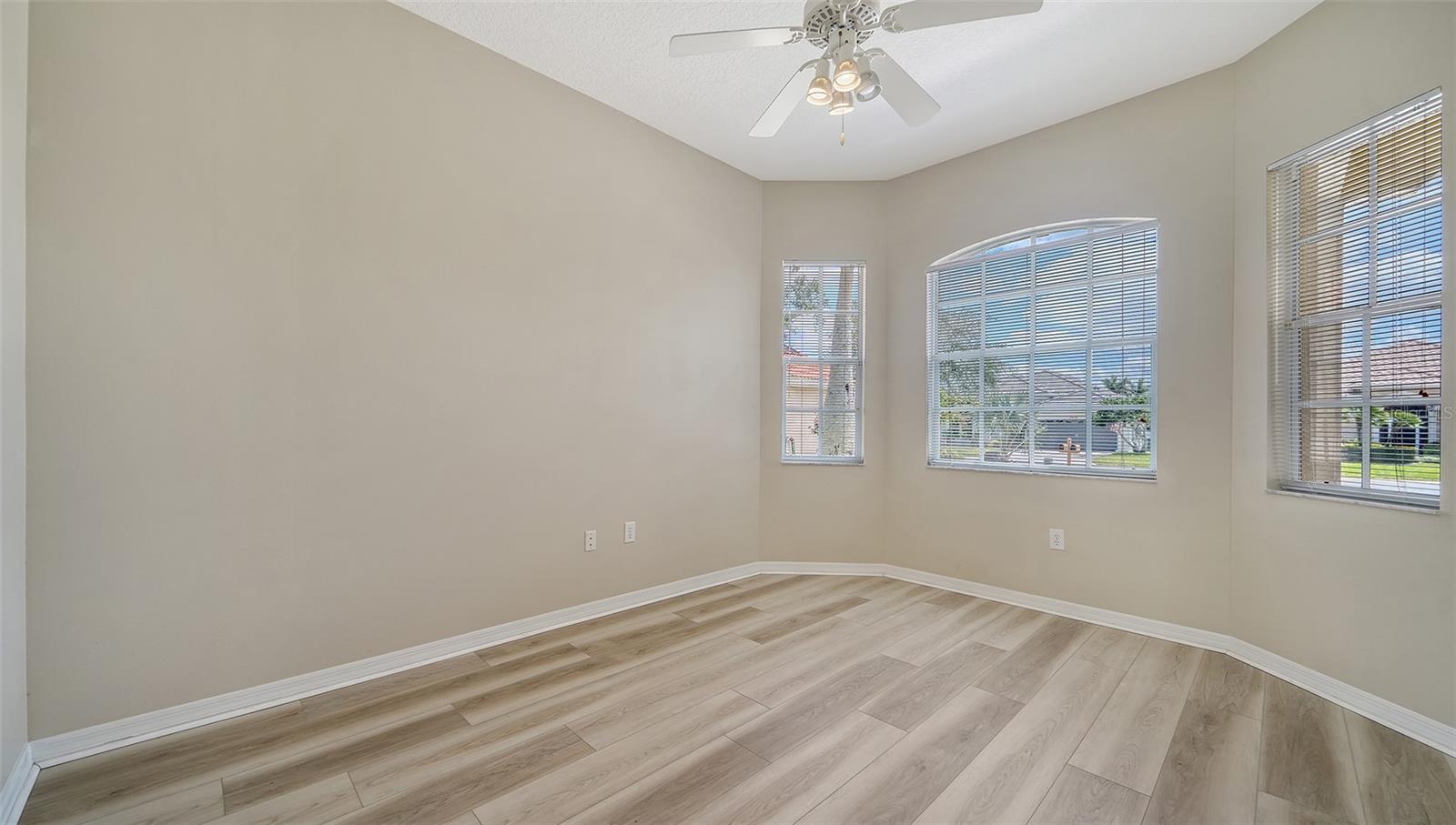 Image 10 of 69 For 5939 Sandstone Avenue