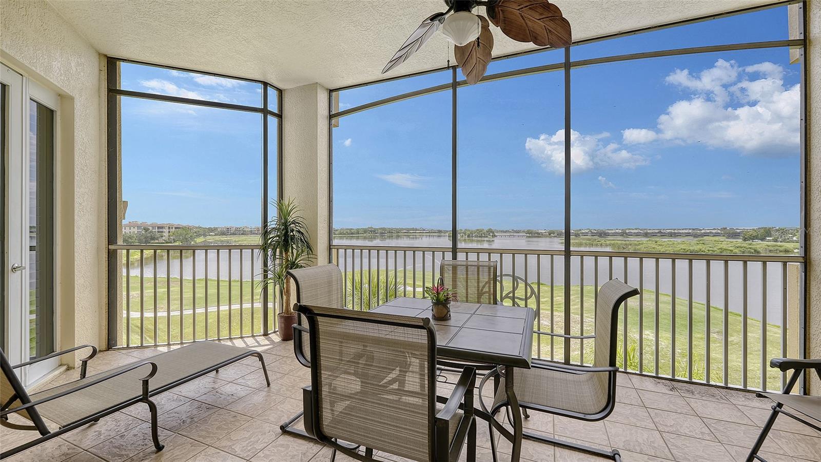 Image 11 of 55 For 6350 Watercrest Way 402