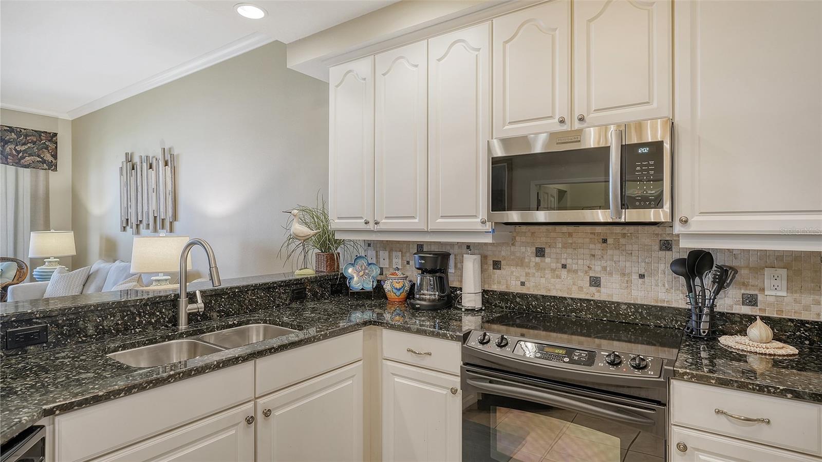 Image 17 of 55 For 6350 Watercrest Way 402