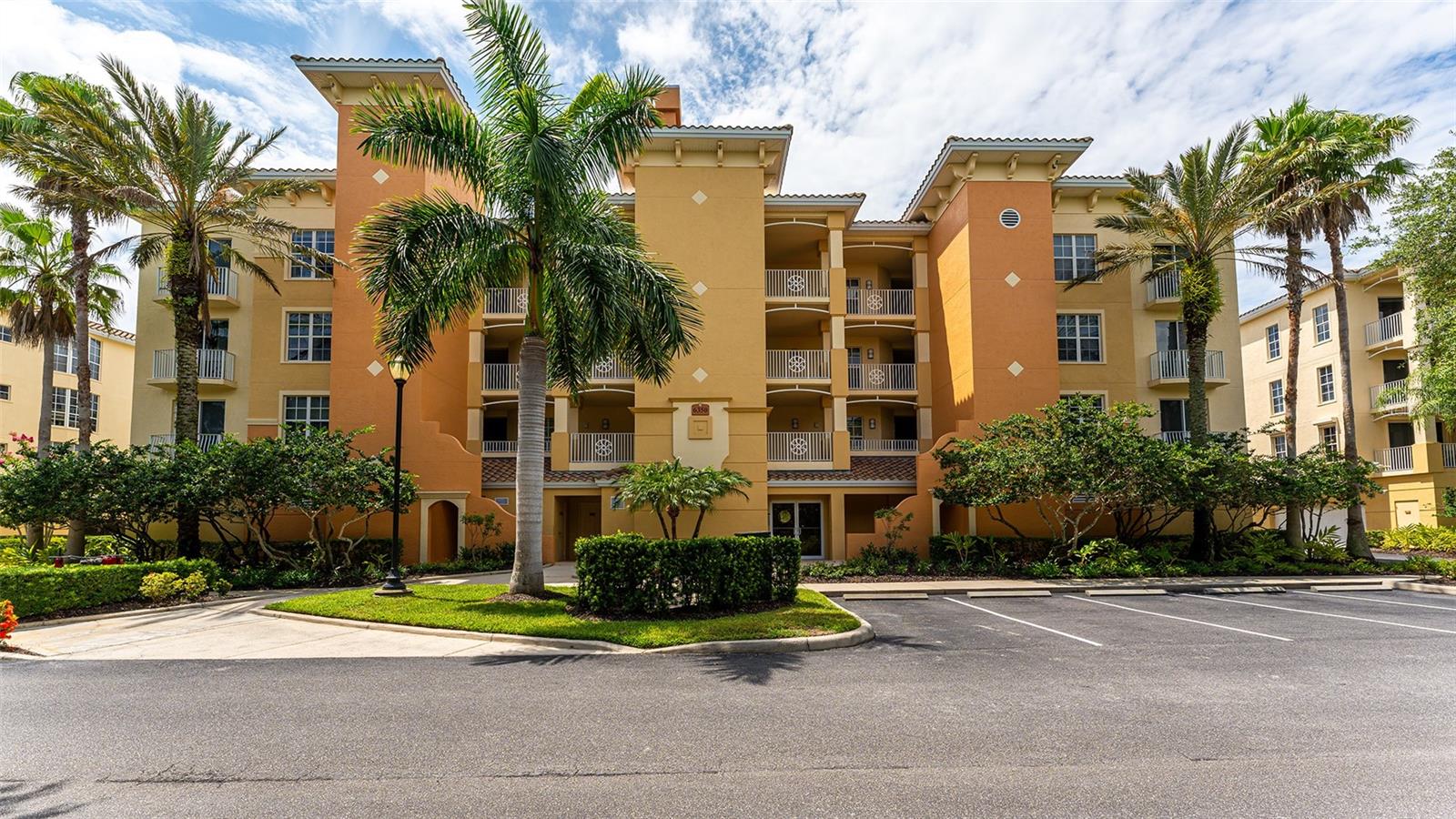 Image 2 of 55 For 6350 Watercrest Way 402