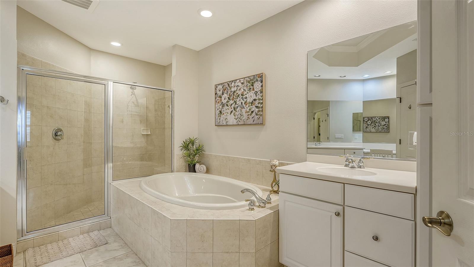 Image 28 of 55 For 6350 Watercrest Way 402