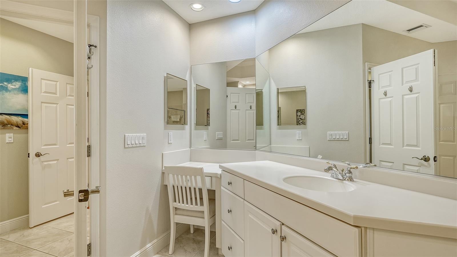 Image 29 of 55 For 6350 Watercrest Way 402