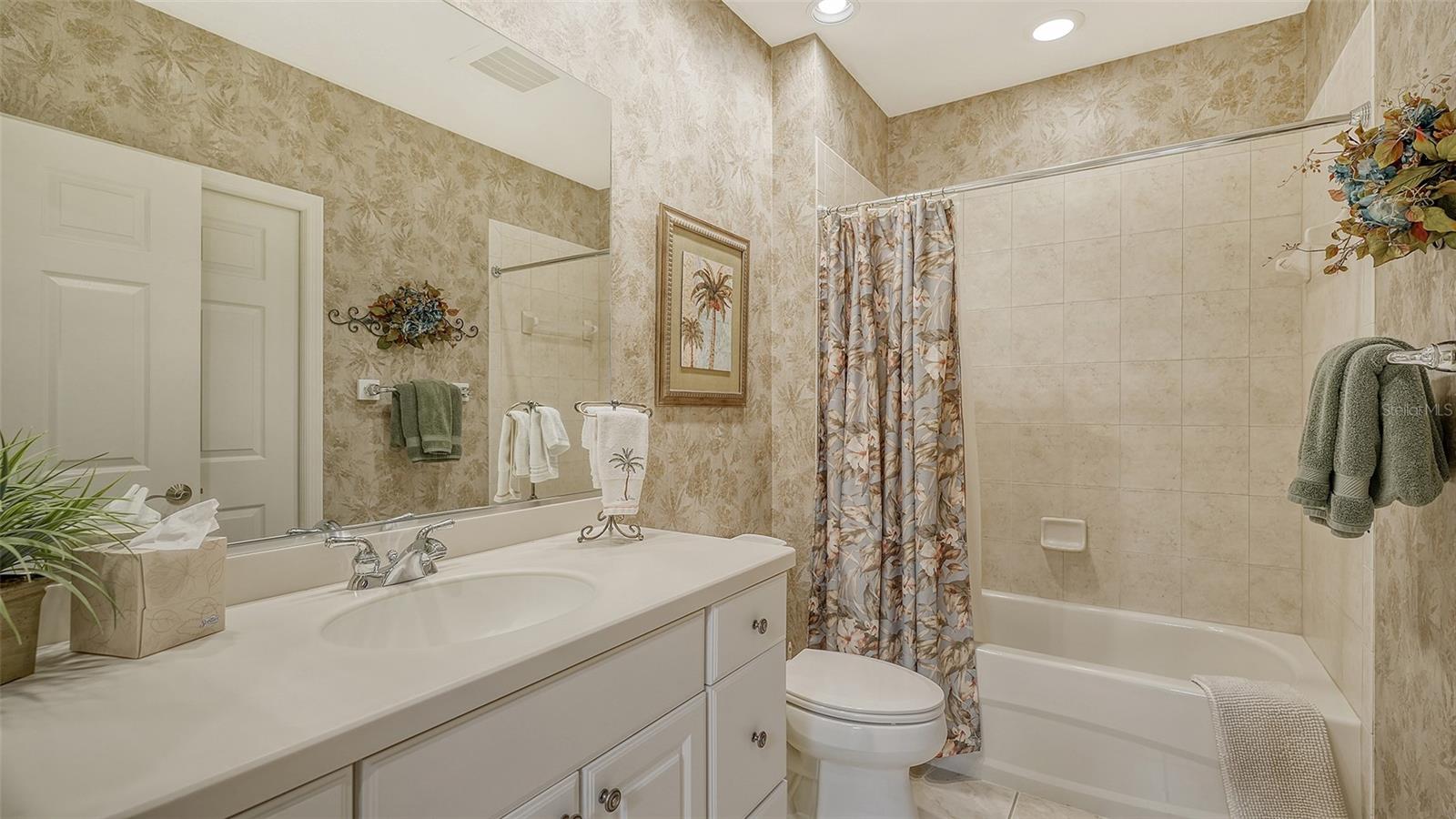 Image 32 of 55 For 6350 Watercrest Way 402