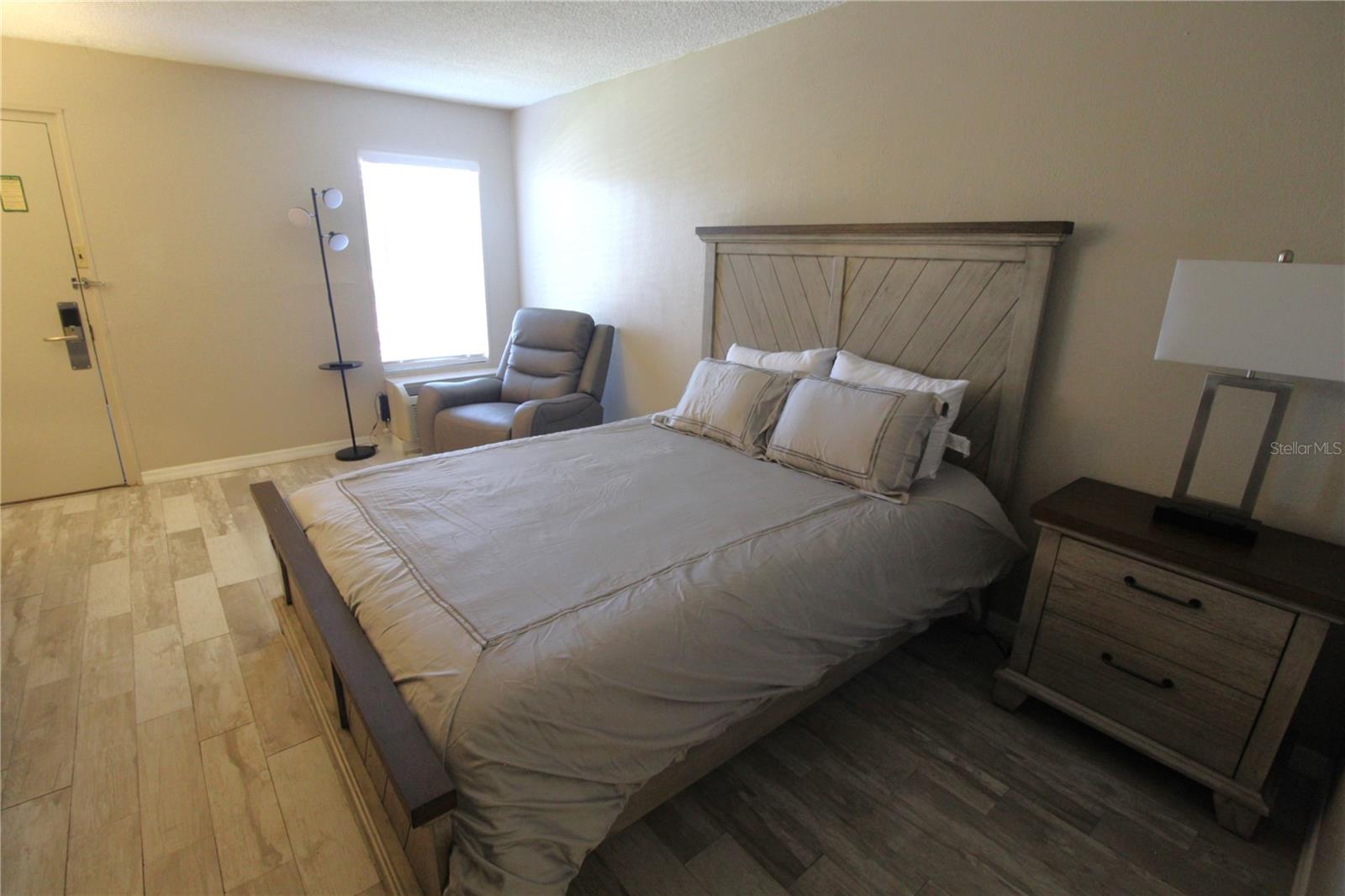 Image 11 of 16 For 7150 N Tamiami Trail C226