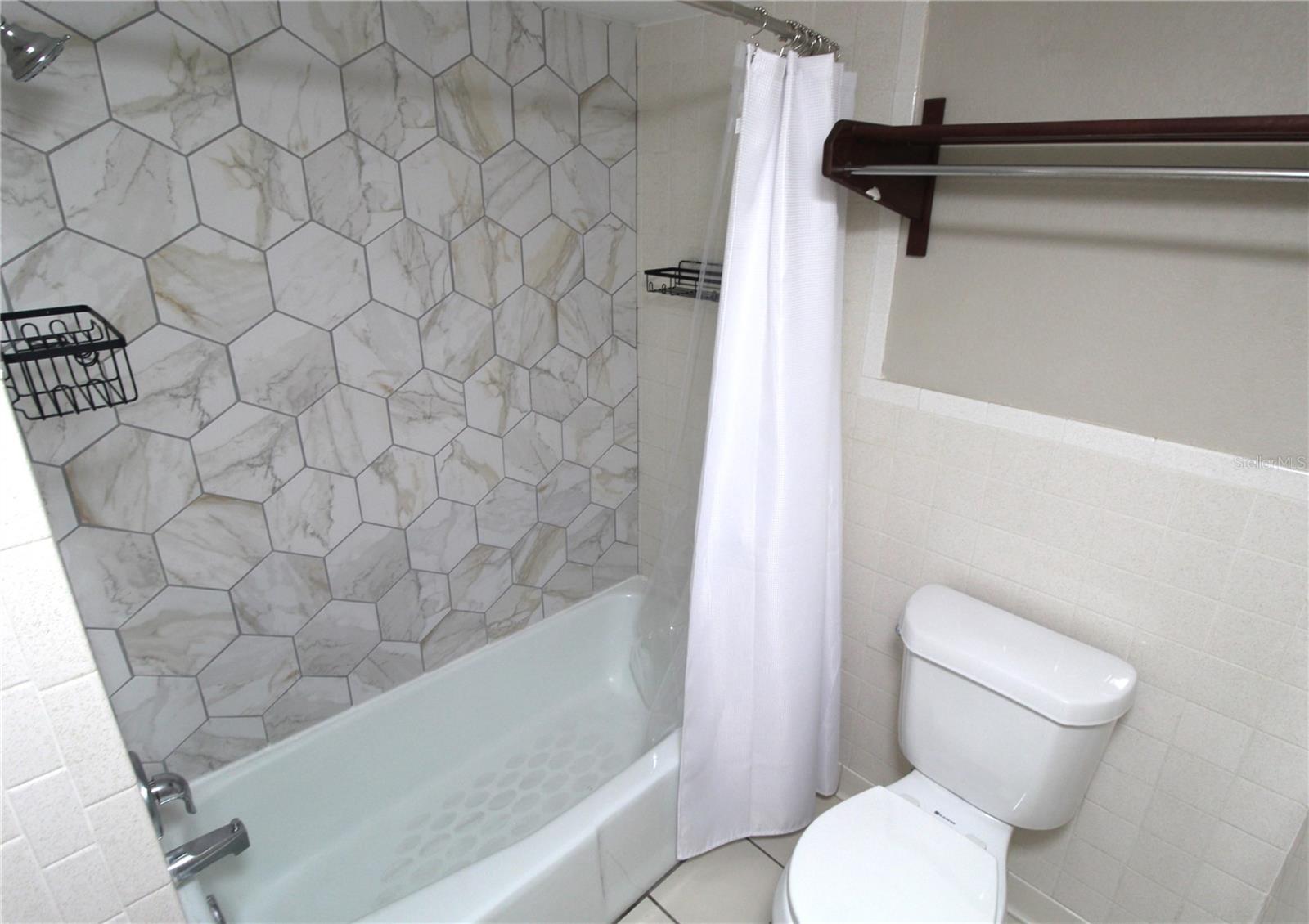 Image 13 of 16 For 7150 N Tamiami Trail C226