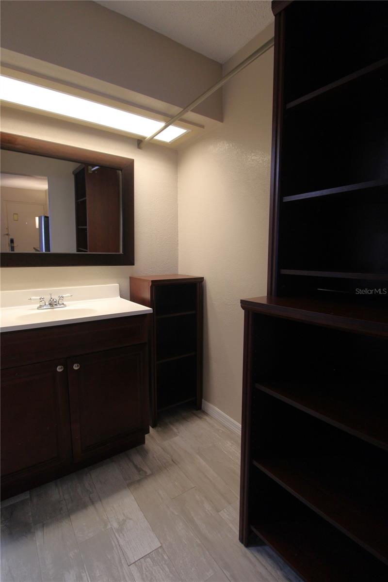 Image 14 of 16 For 7150 N Tamiami Trail C226