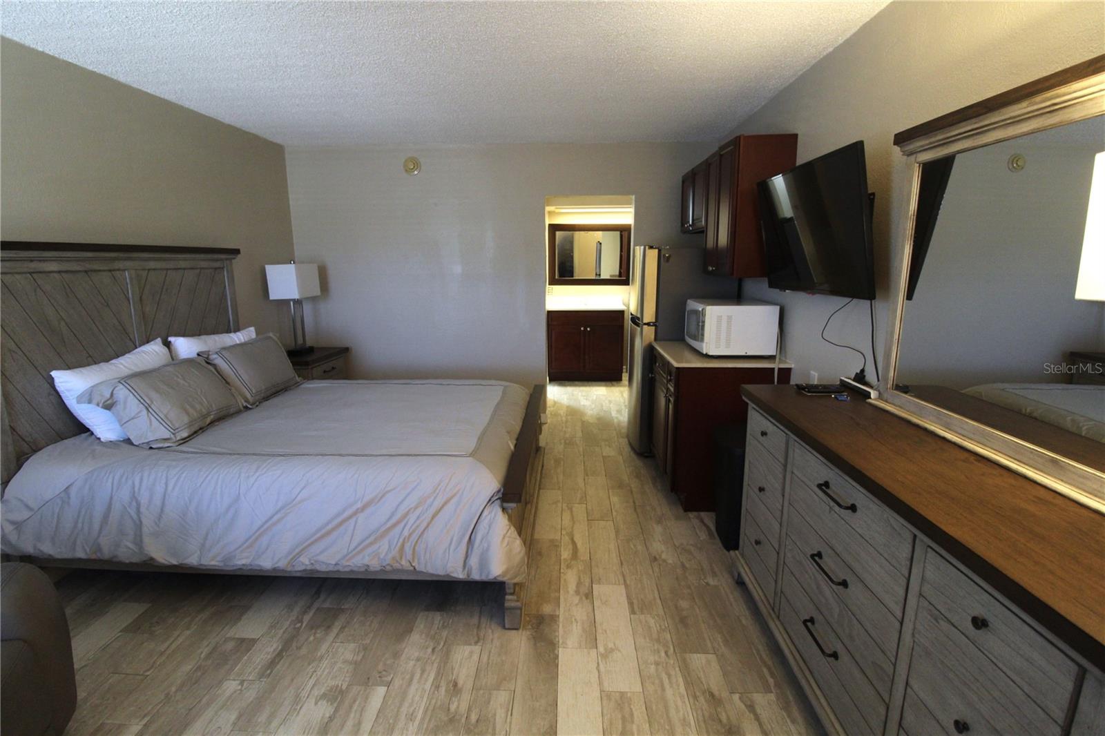 Image 8 of 16 For 7150 N Tamiami Trail C226