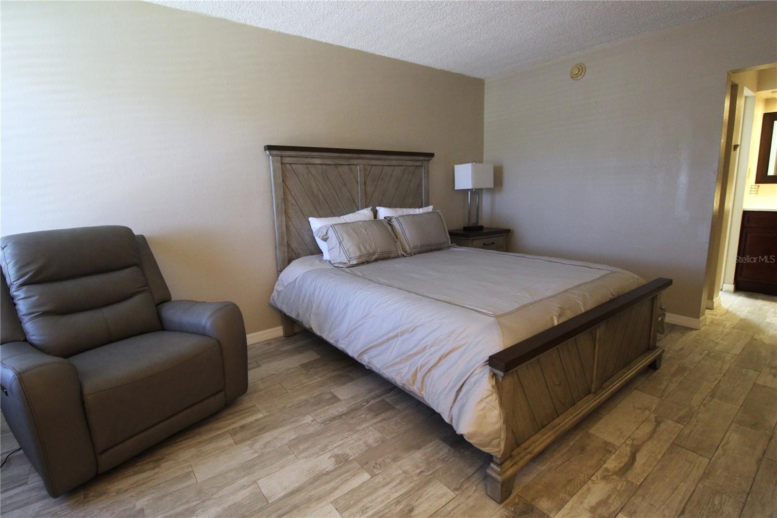 Image 9 of 16 For 7150 N Tamiami Trail C226