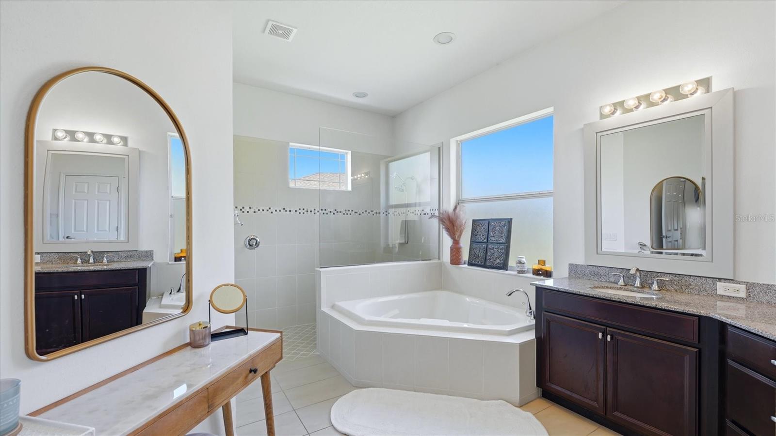 Image 25 of 61 For 2214 132 Nd Place E