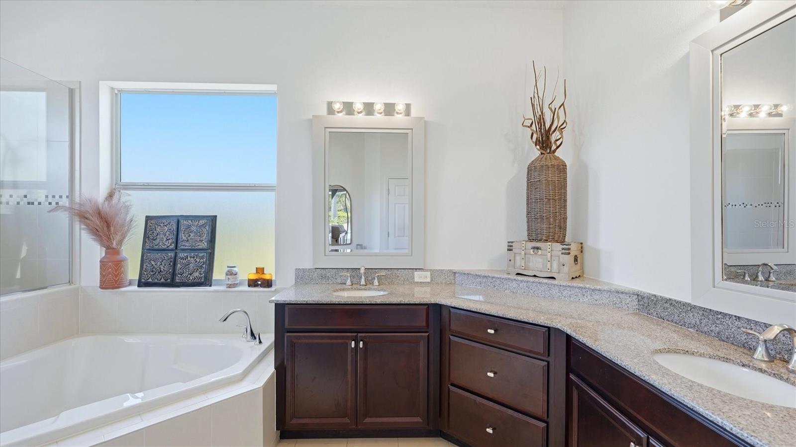 Image 27 of 61 For 2214 132 Nd Place E