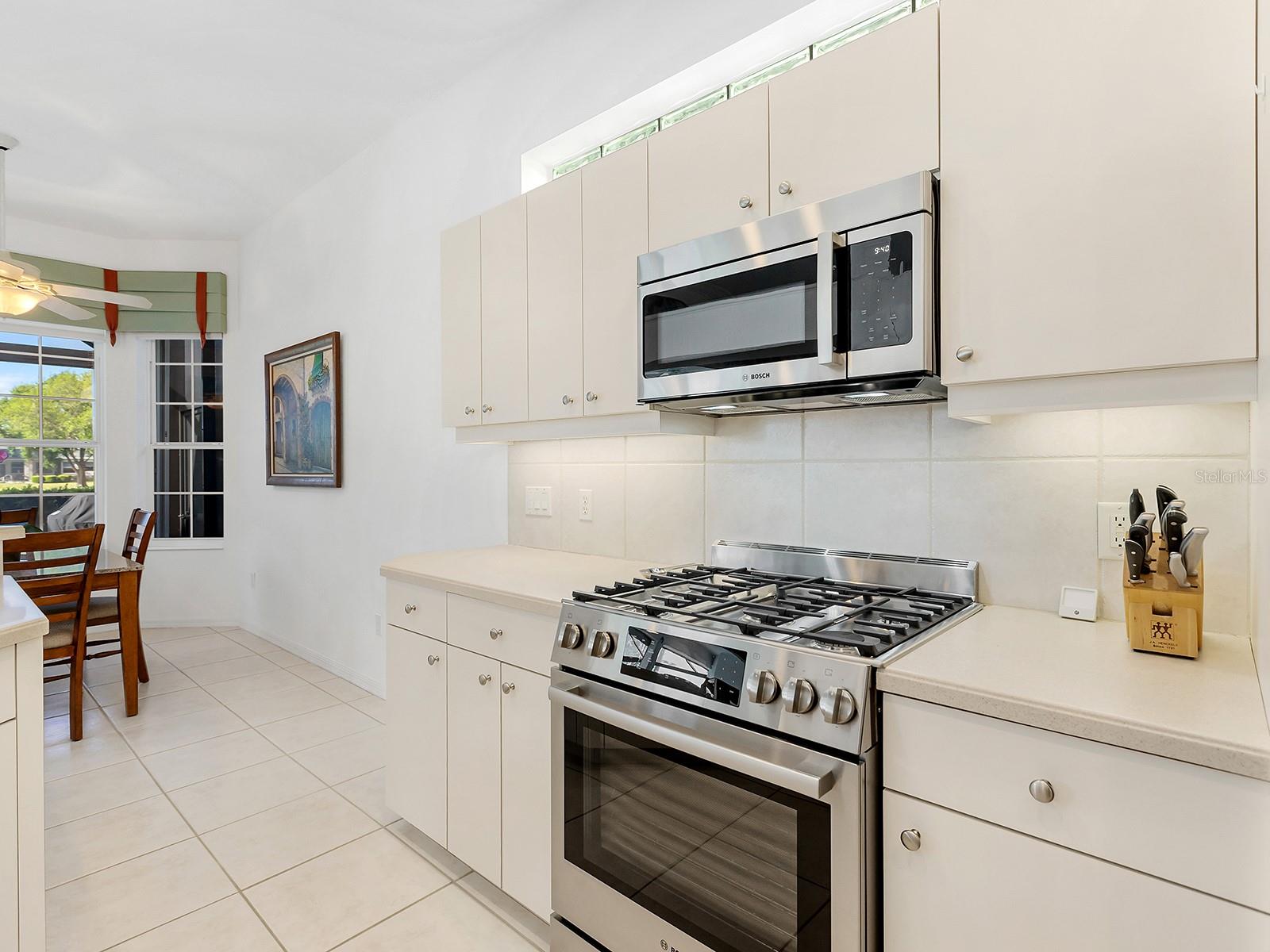 Image 20 of 42 For 10106 Glenmore Avenue