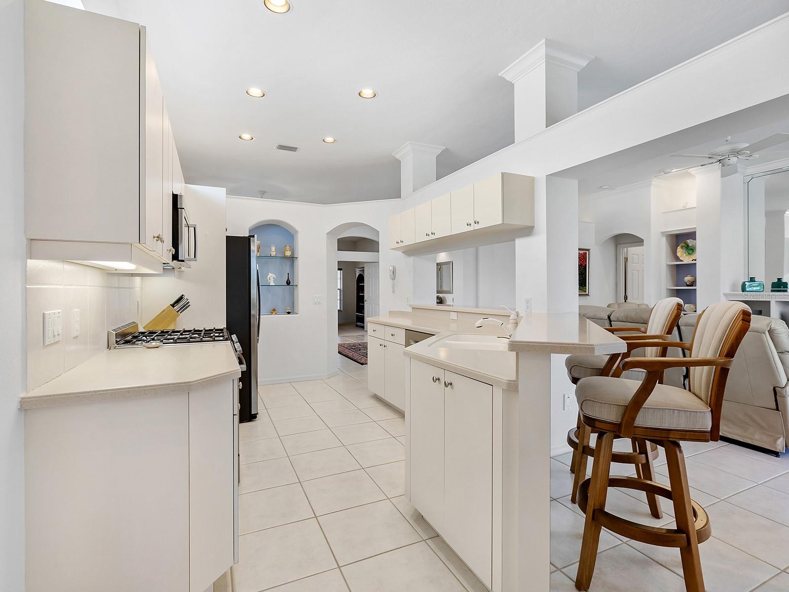 Image 21 of 42 For 10106 Glenmore Avenue