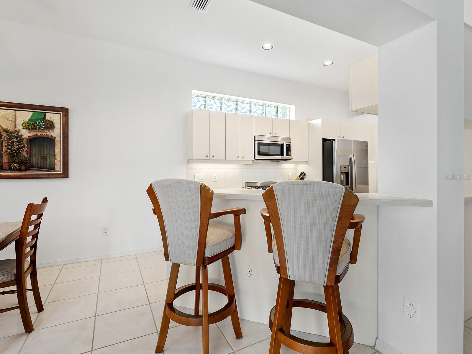 Image 22 of 42 For 10106 Glenmore Avenue