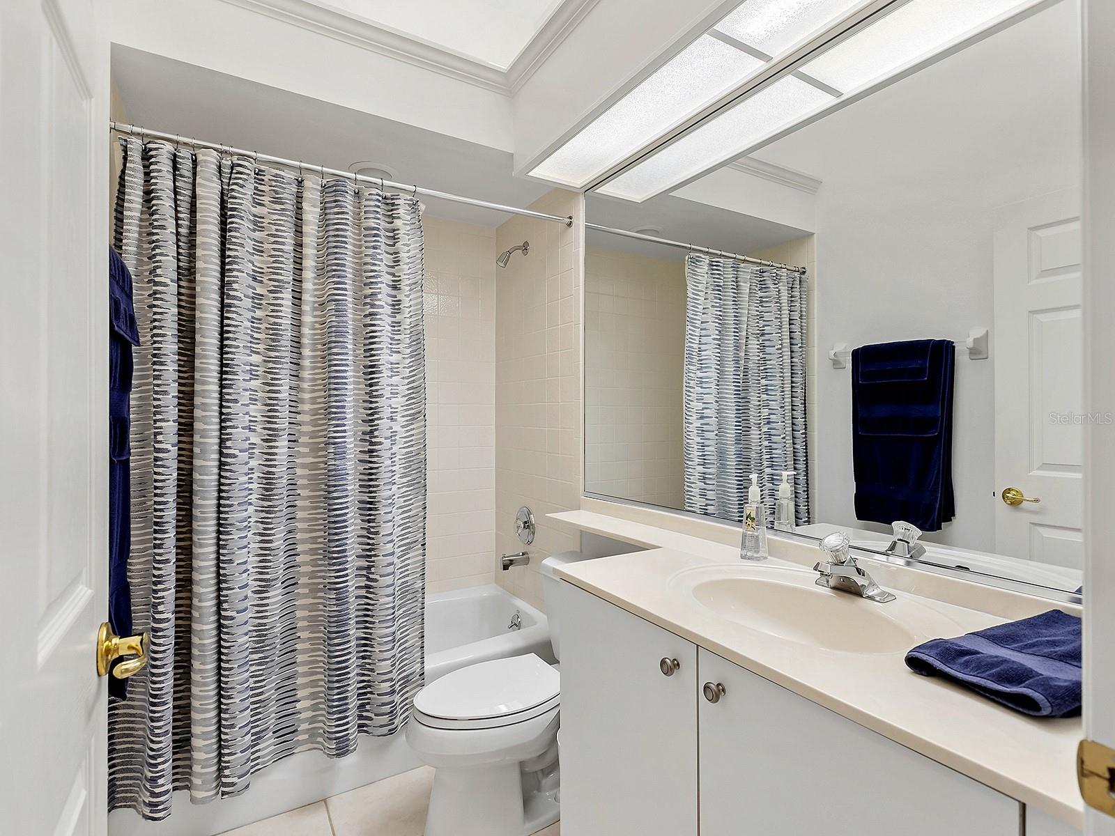 Image 36 of 42 For 10106 Glenmore Avenue