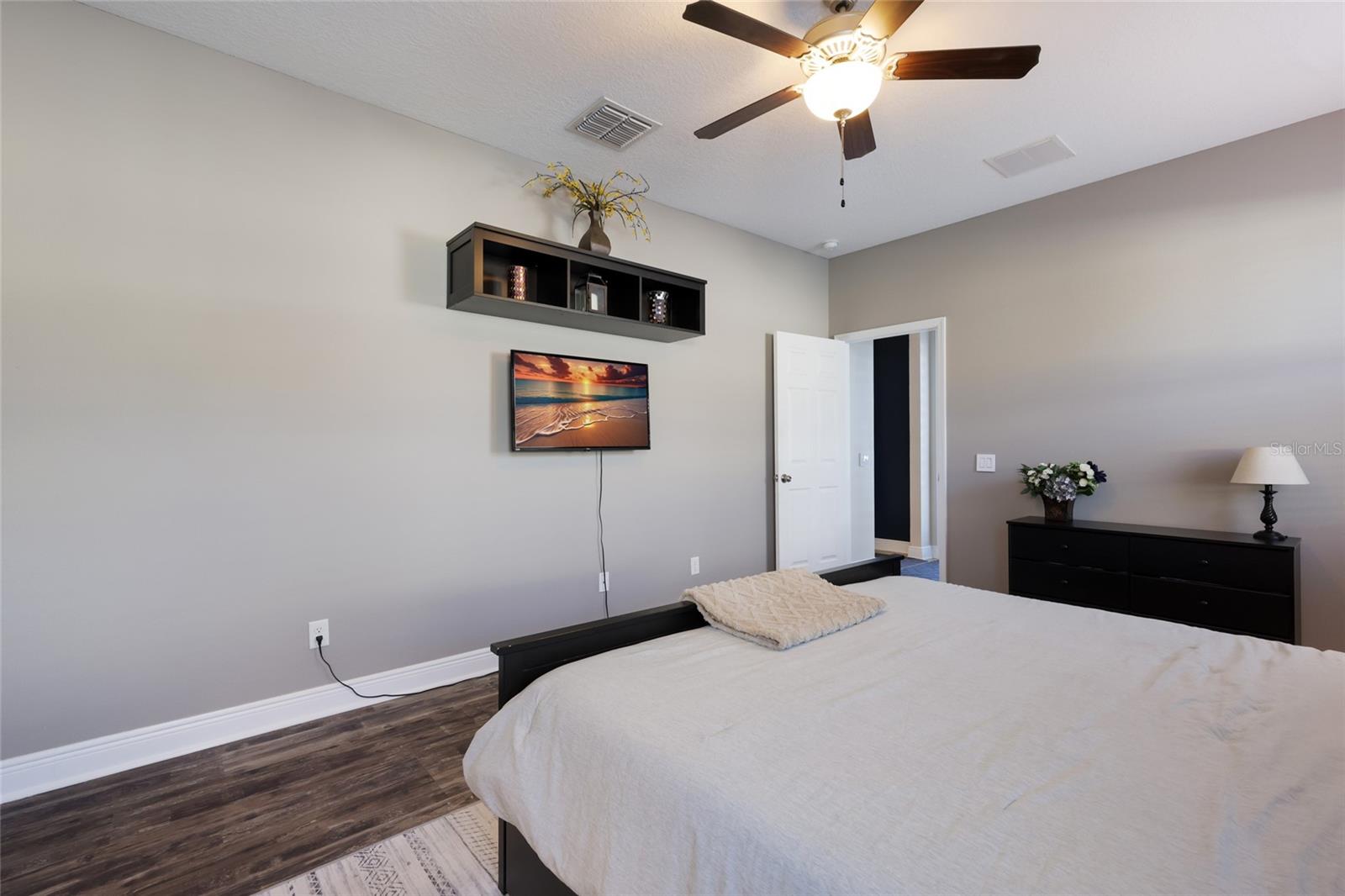 Image 27 of 90 For 11435 Leland Groves Drive