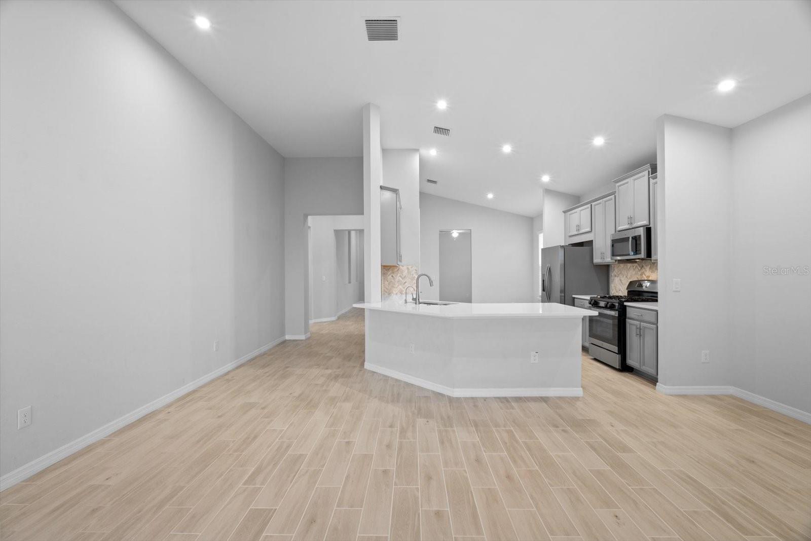 Image 18 of 57 For 6312 Laurelcrest Glen