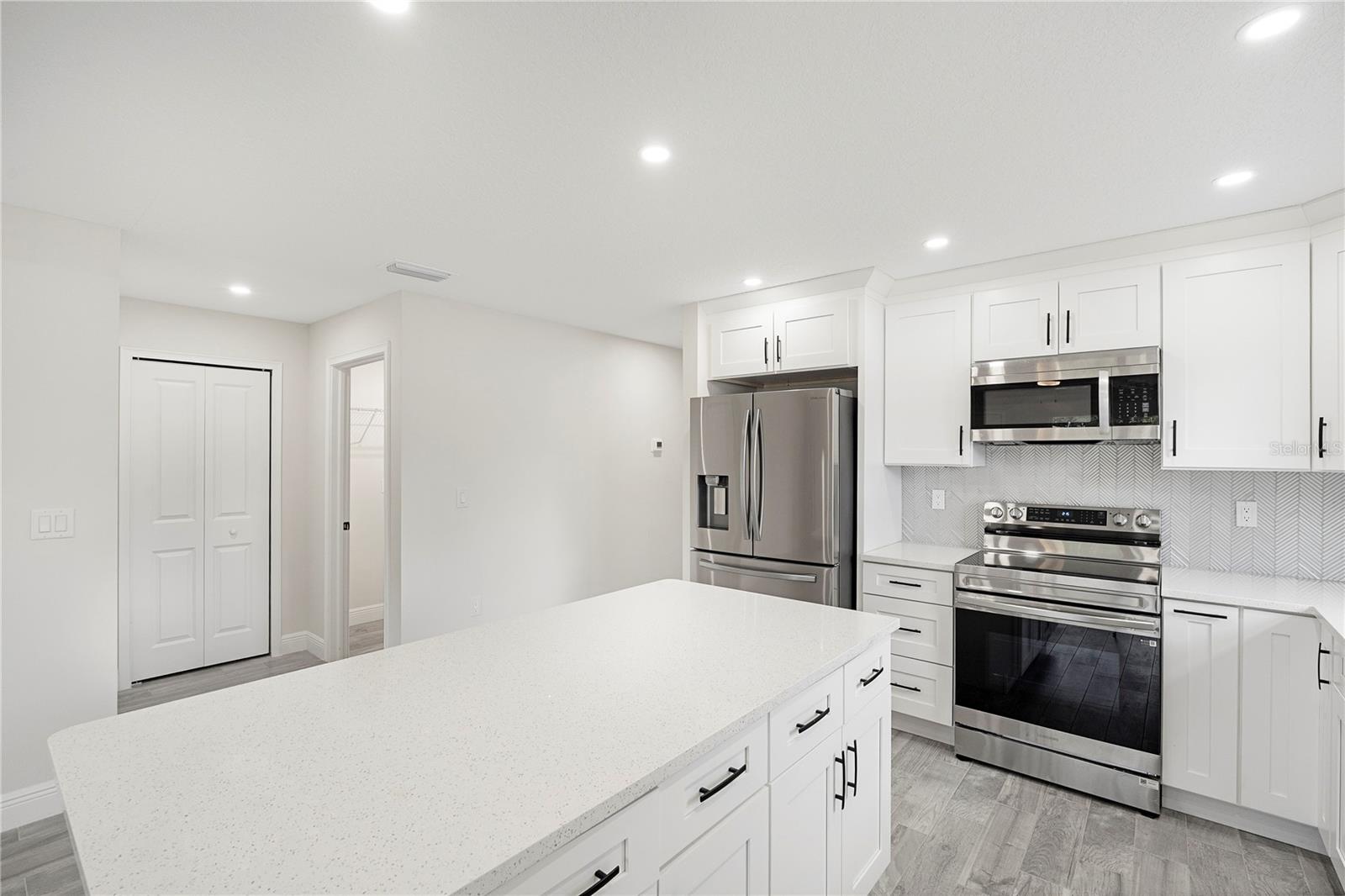 Image 10 of 30 For 2008 2nd Avenue E