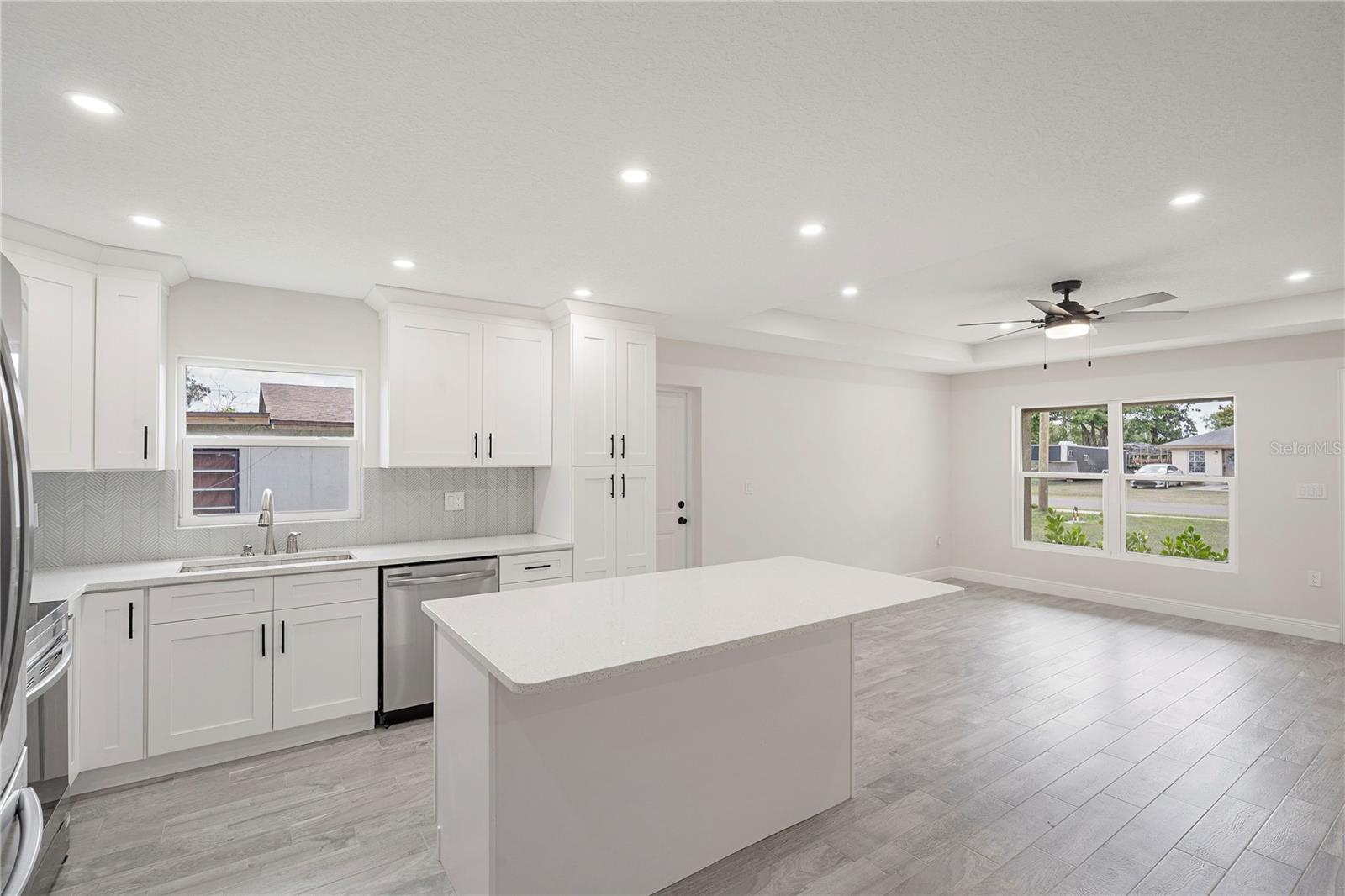 Image 3 of 30 For 2008 2nd Avenue E