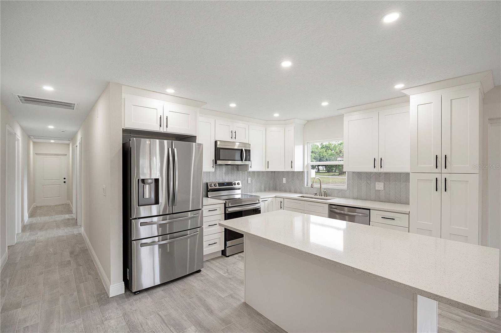 Image 9 of 30 For 2008 2nd Avenue E