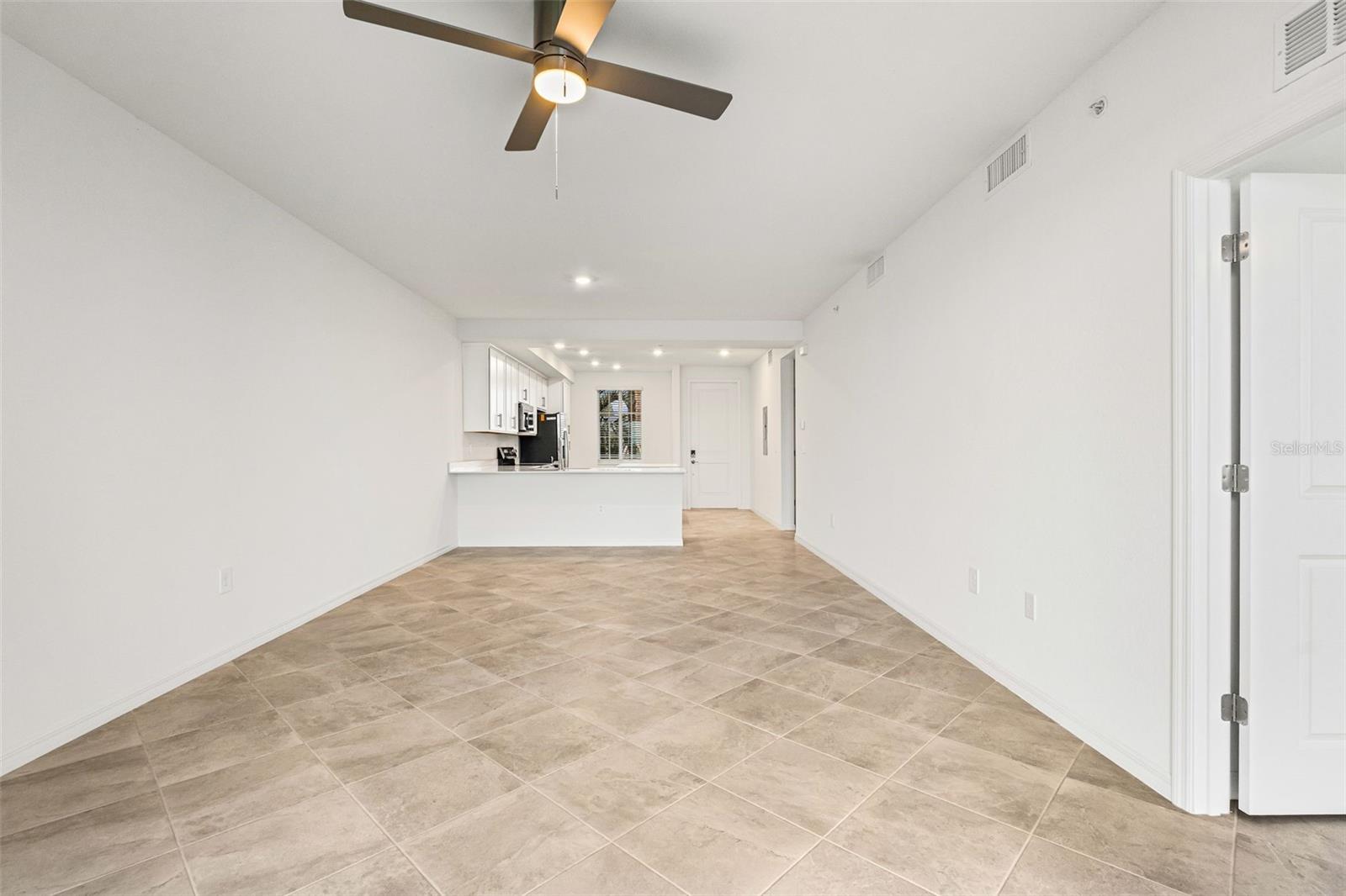 Image 13 of 37 For 19140 Scallop Loop 105