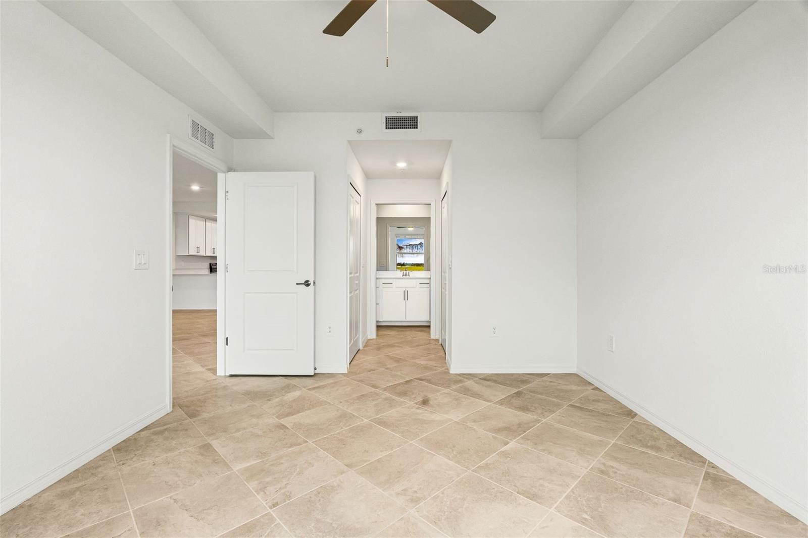 Image 17 of 37 For 19140 Scallop Loop 105