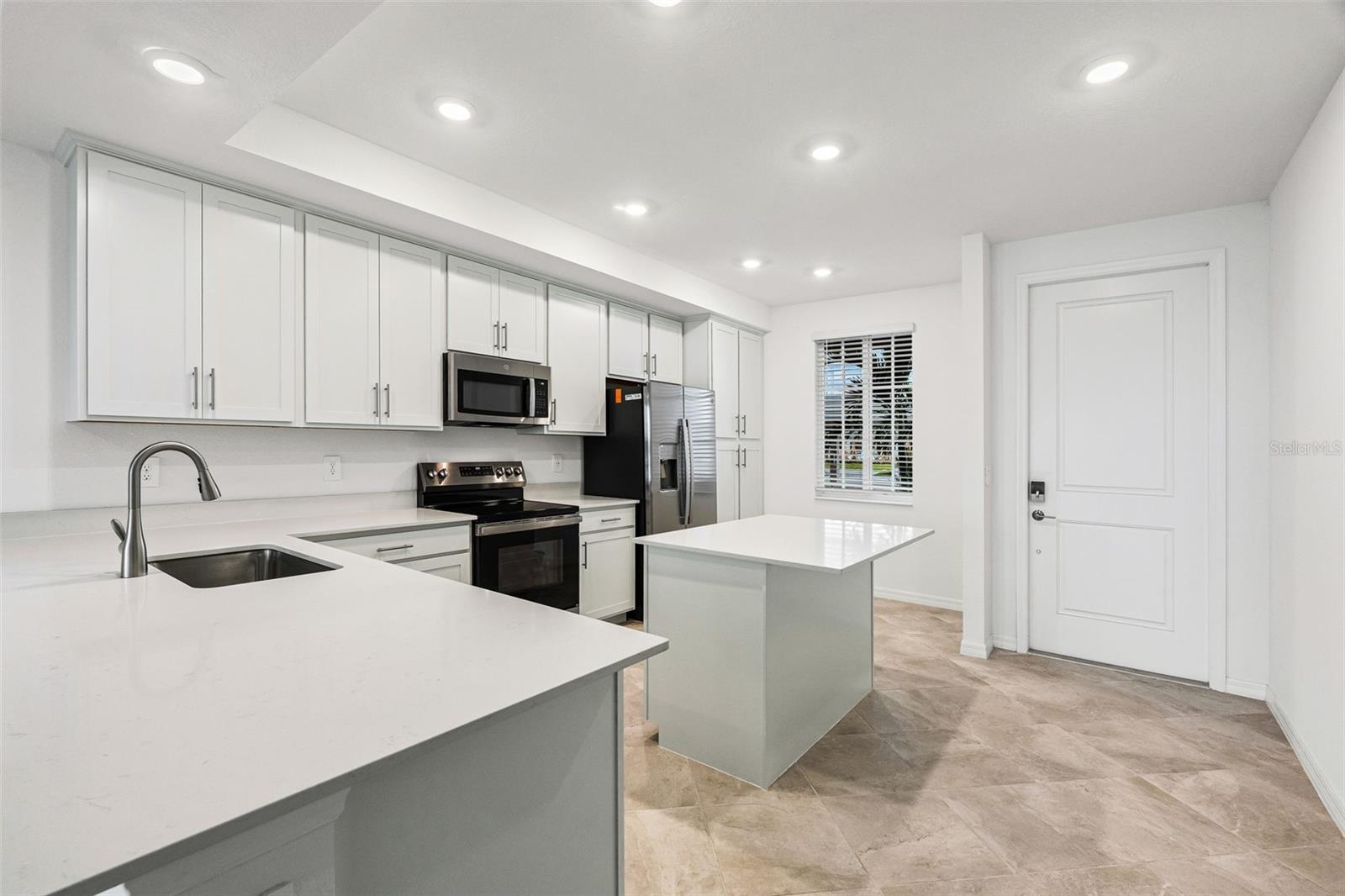 Image 4 of 37 For 19140 Scallop Loop 105