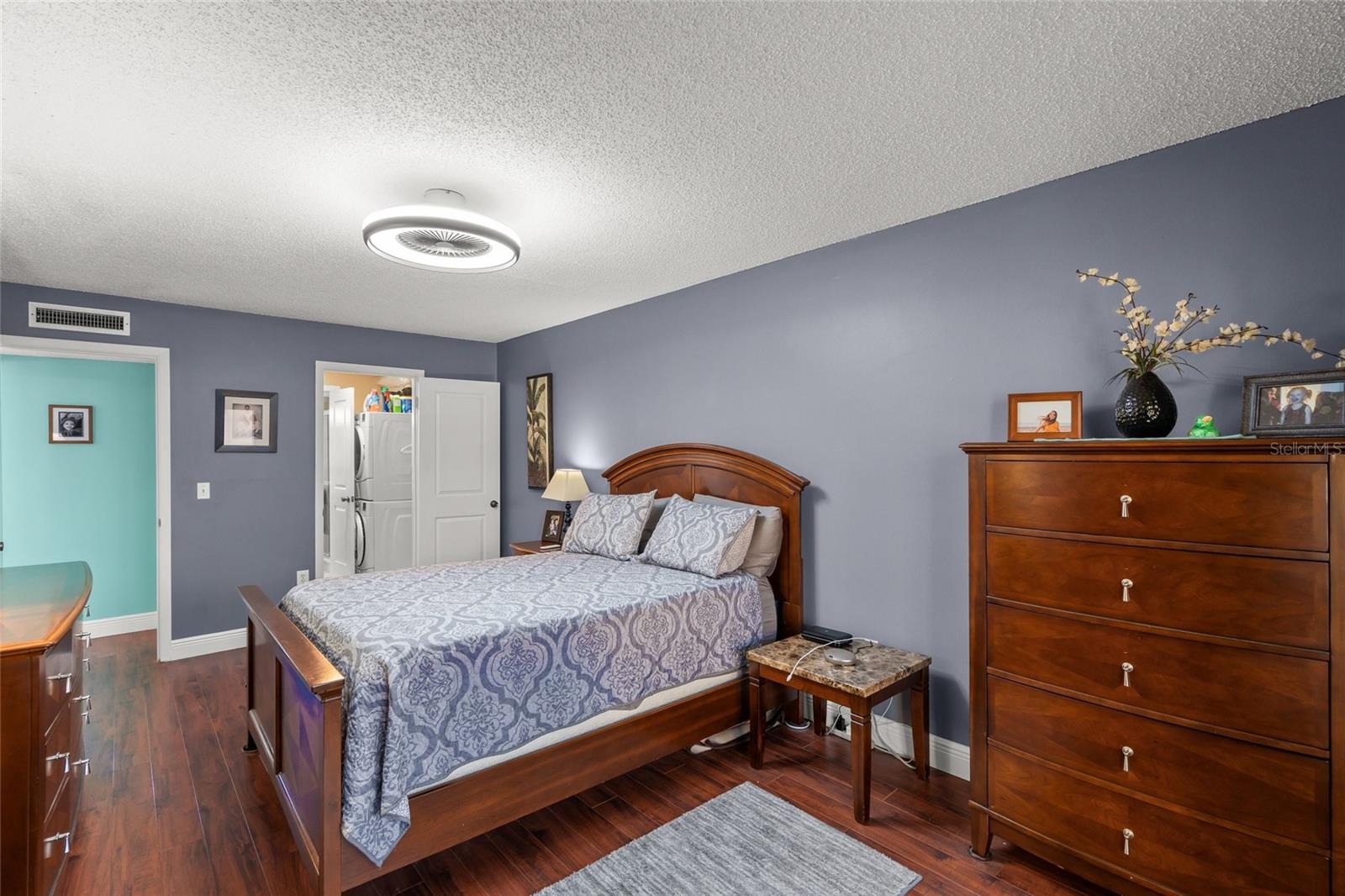 Image 18 of 40 For 1630 Stickney Point Road 101