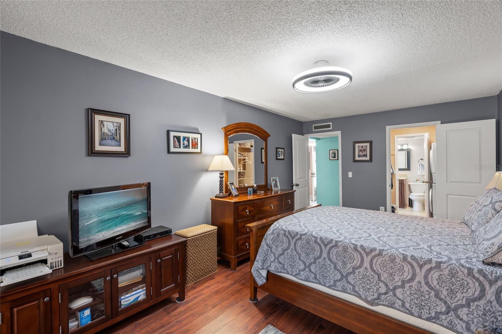 Image 20 of 40 For 1630 Stickney Point Road 101