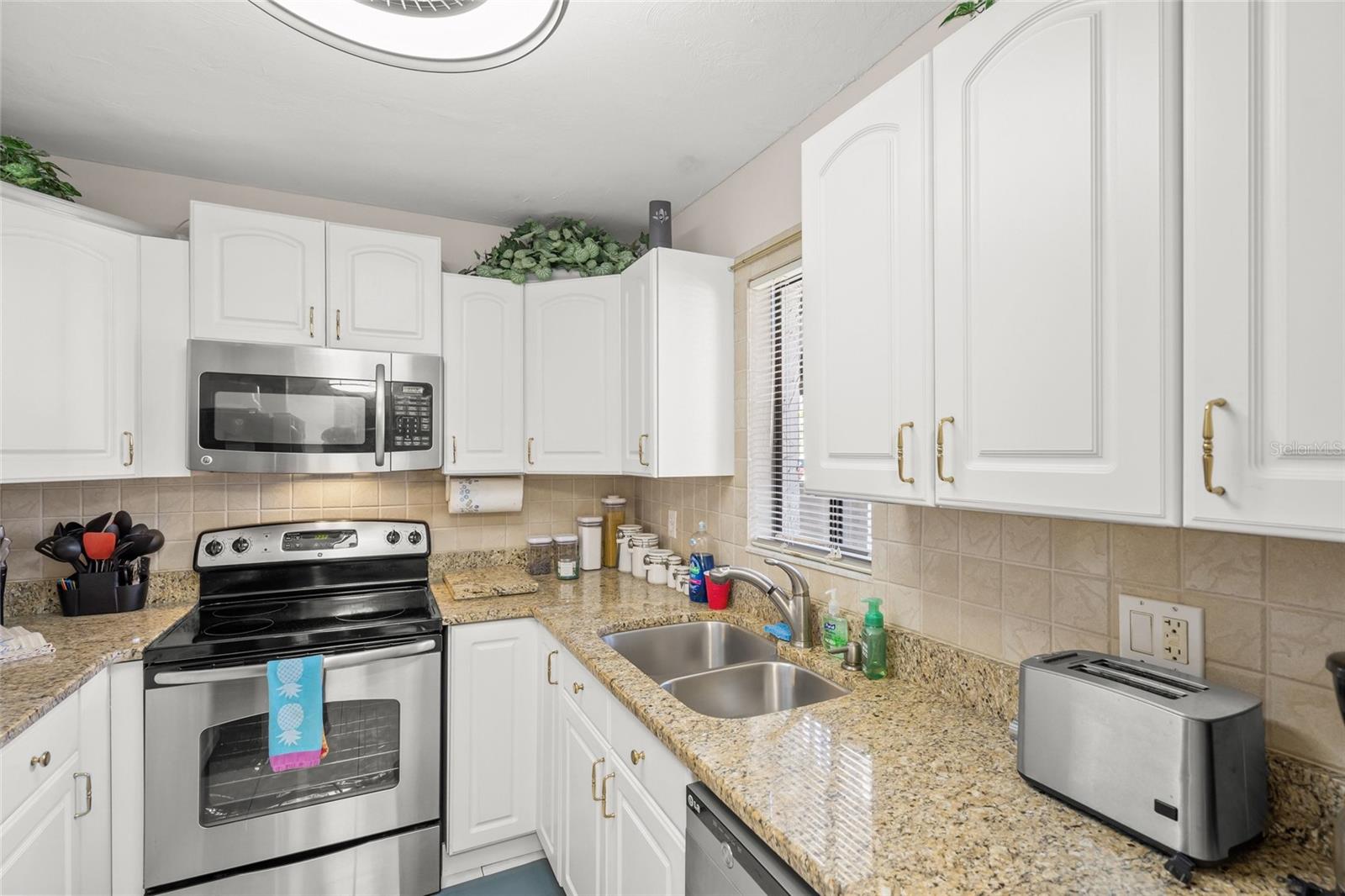 Image 8 of 40 For 1630 Stickney Point Road 101