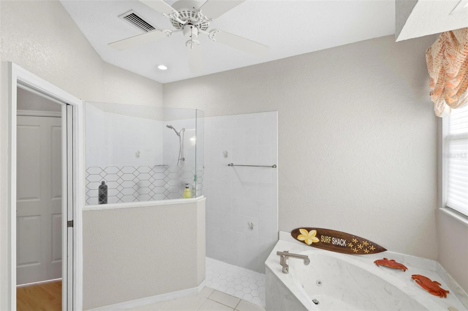 Image 17 of 51 For 2499 Silver Palm Road