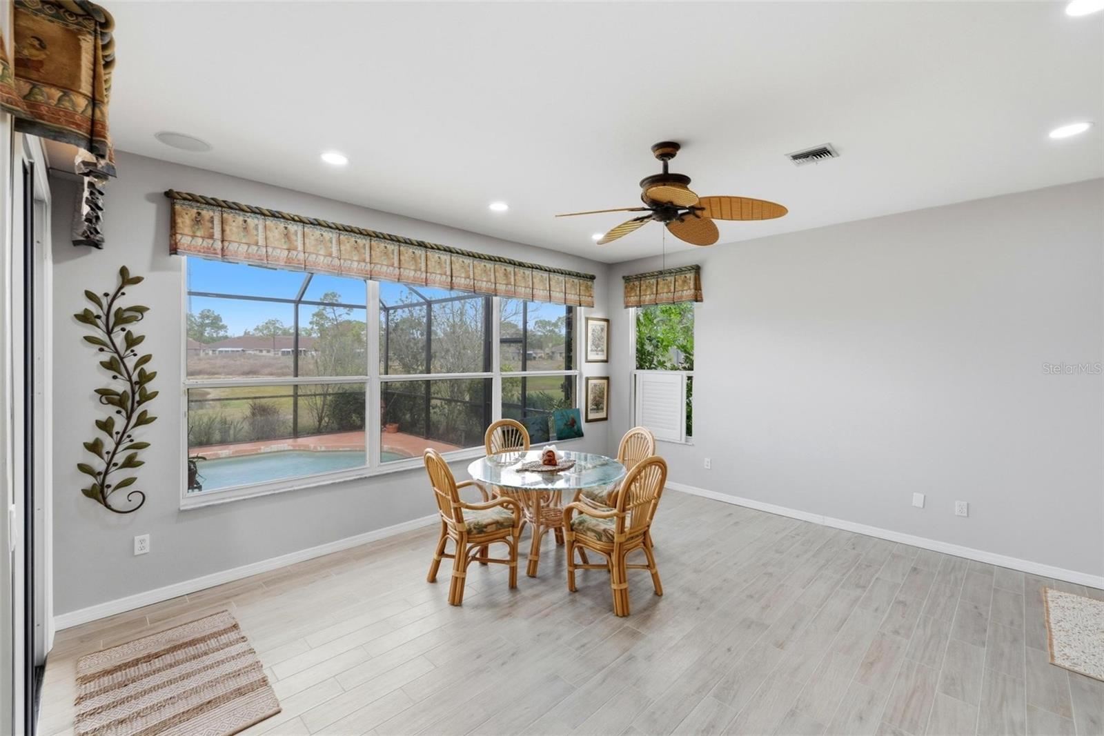 Image 33 of 51 For 2499 Silver Palm Road