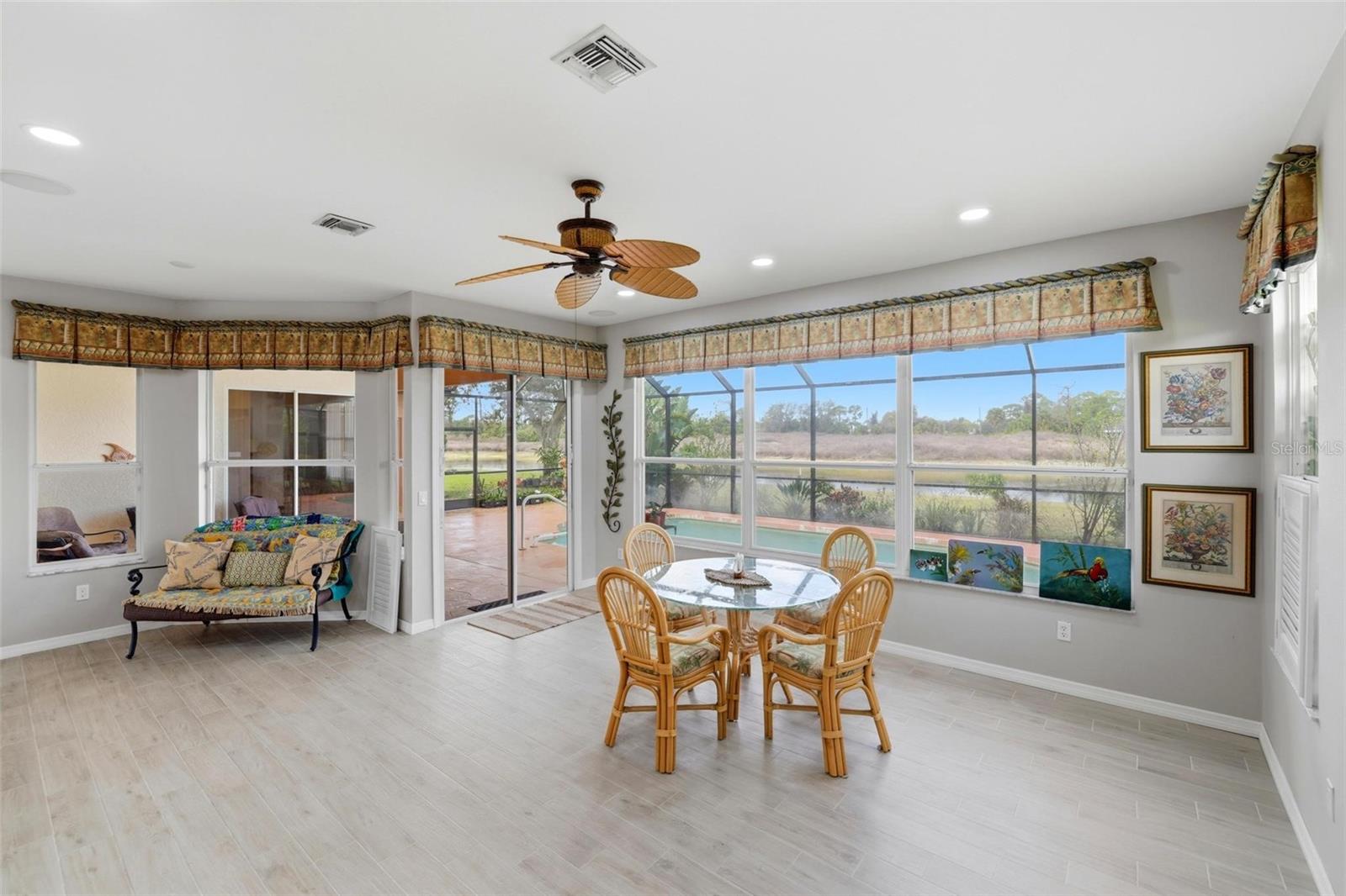 Image 34 of 51 For 2499 Silver Palm Road