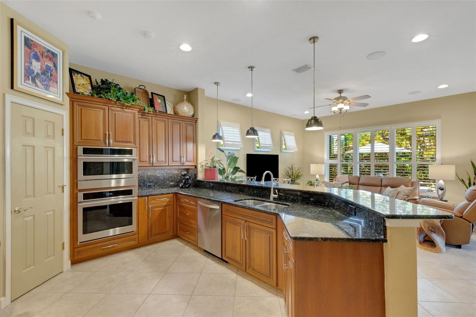 Image 10 of 66 For 101 Medici Court