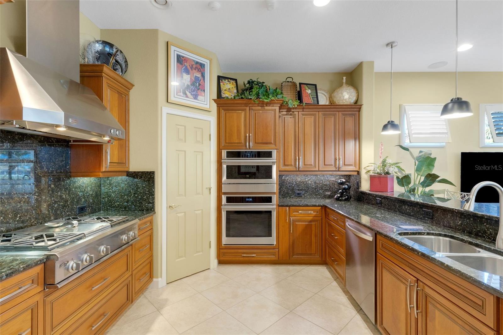 Image 11 of 66 For 101 Medici Court