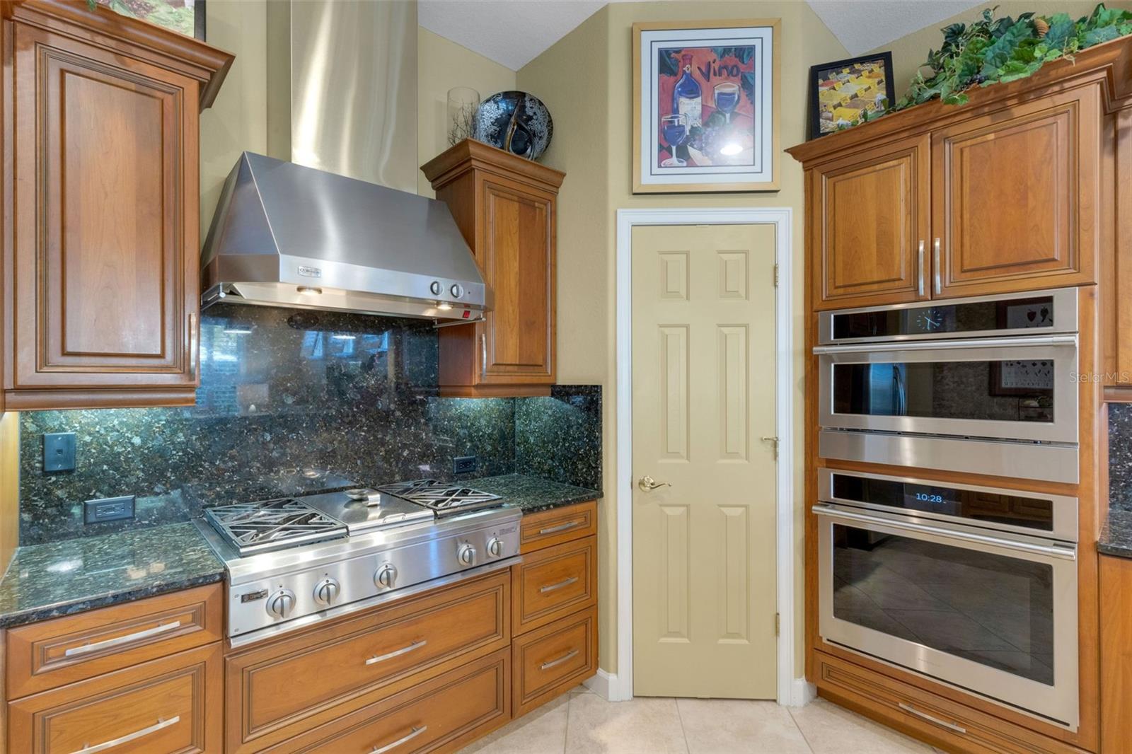 Image 12 of 66 For 101 Medici Court