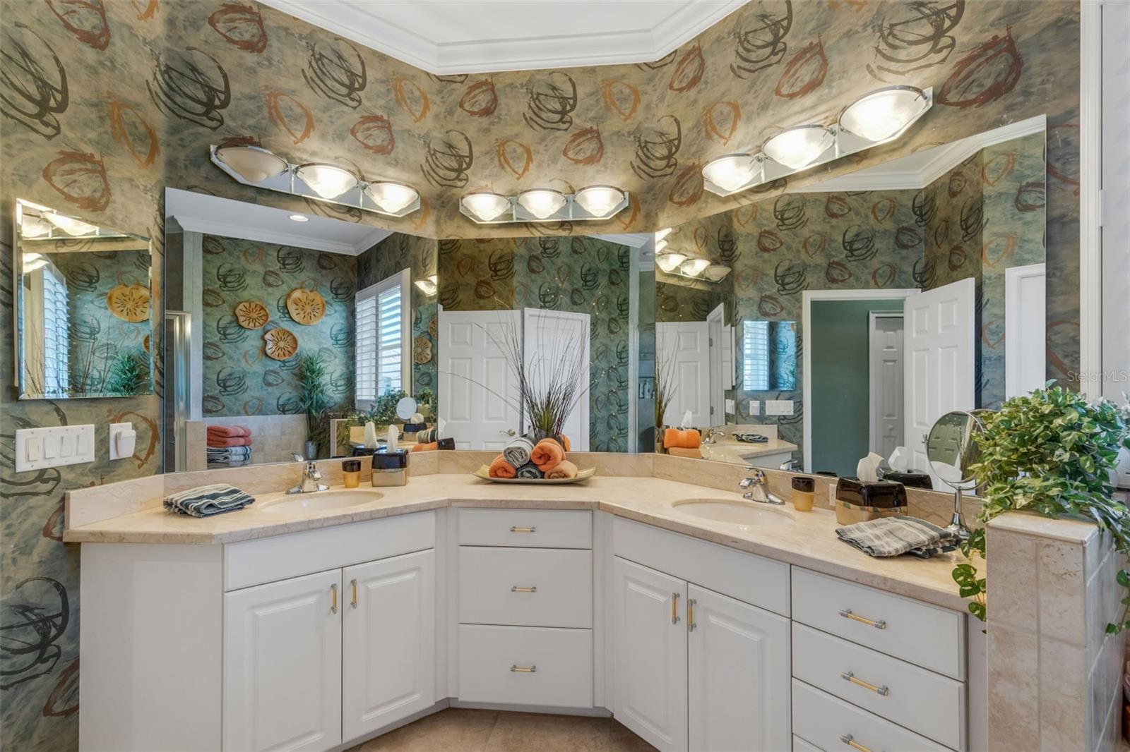 Image 41 of 66 For 101 Medici Court