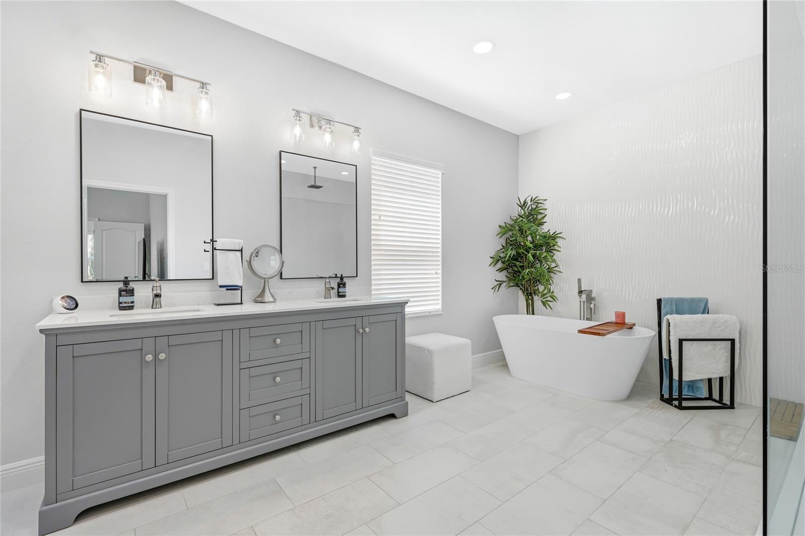 Image 4 of 32 For 1735 Lake Verona Circle