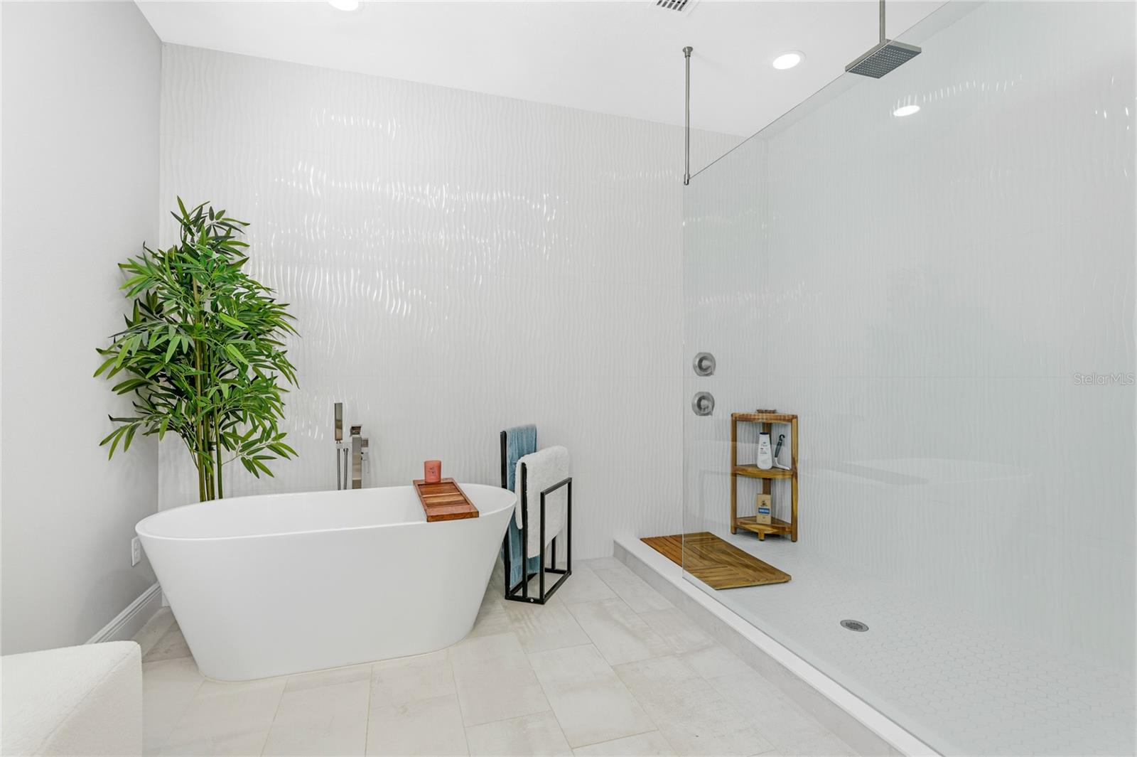 Image 5 of 32 For 1735 Lake Verona Circle