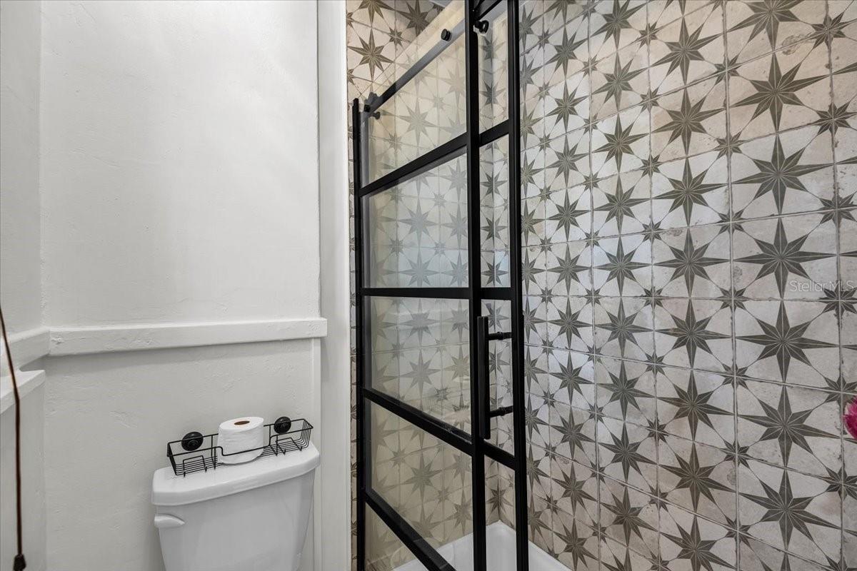 Image 11 of 13 For 210 17th Street Nw 37